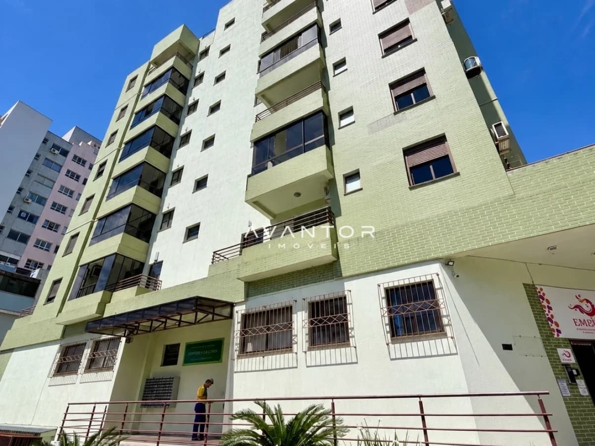 Fachada do prédio com sacadas — Residencial Arnaldo y Castro, Centro, Santa Maria/RS
