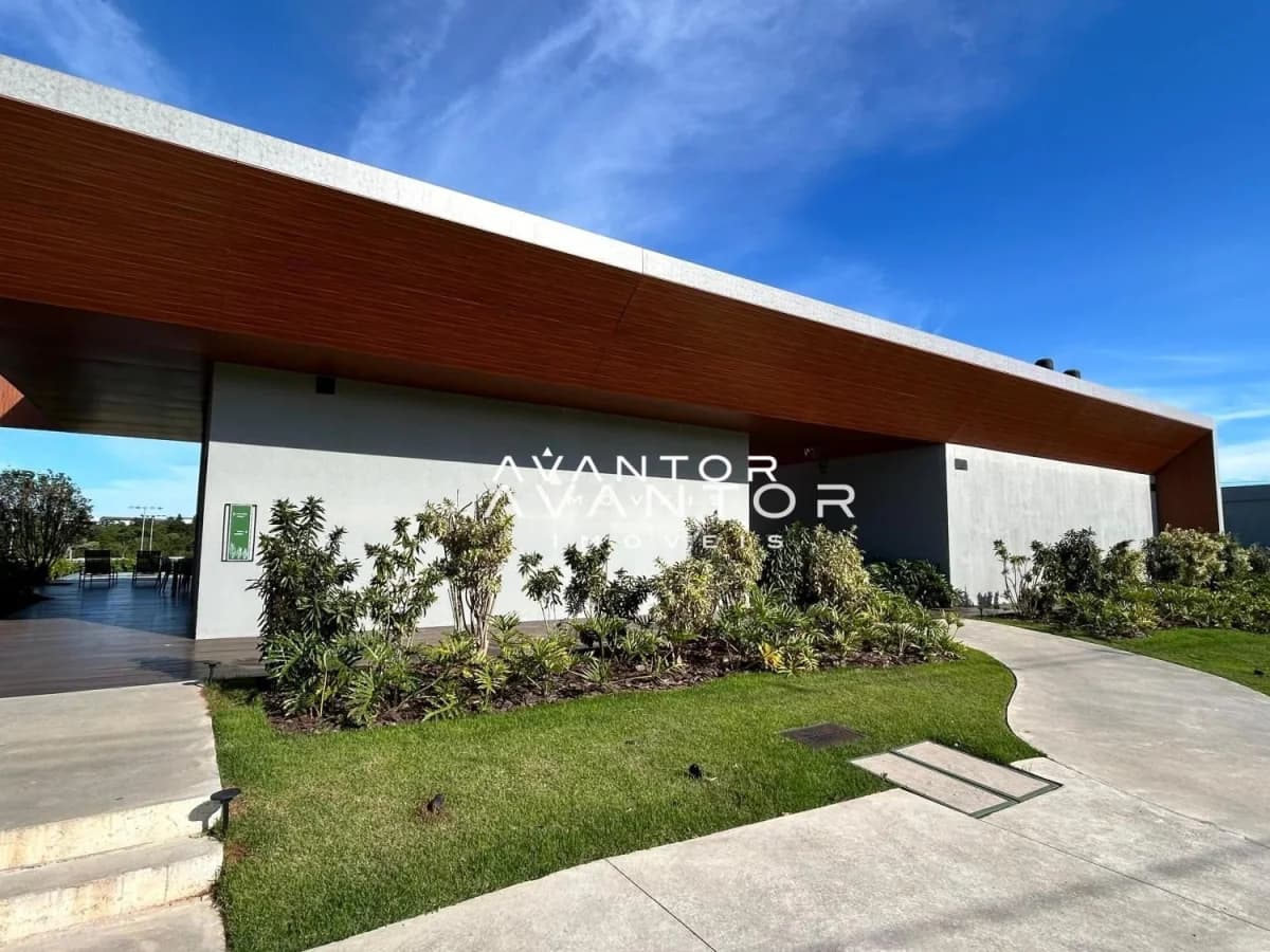Fachada da casa com jardim frontal — Terreno à venda no CASAVIVA, em Camobi, Santa Maria/RS