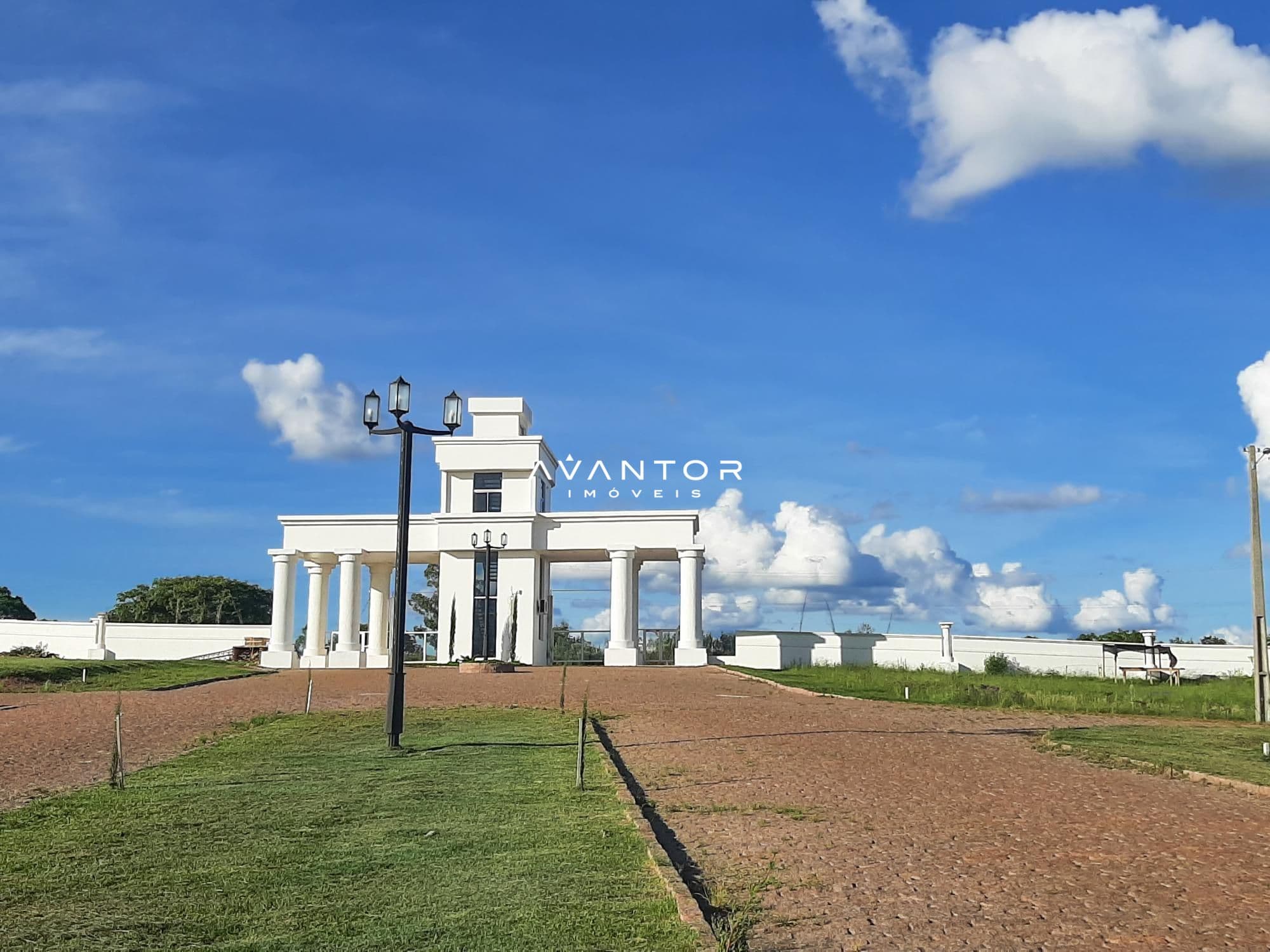 Pórtico — Terreno à venda no Condomínio Alexandria, em Camobi, Santa Maria/RS