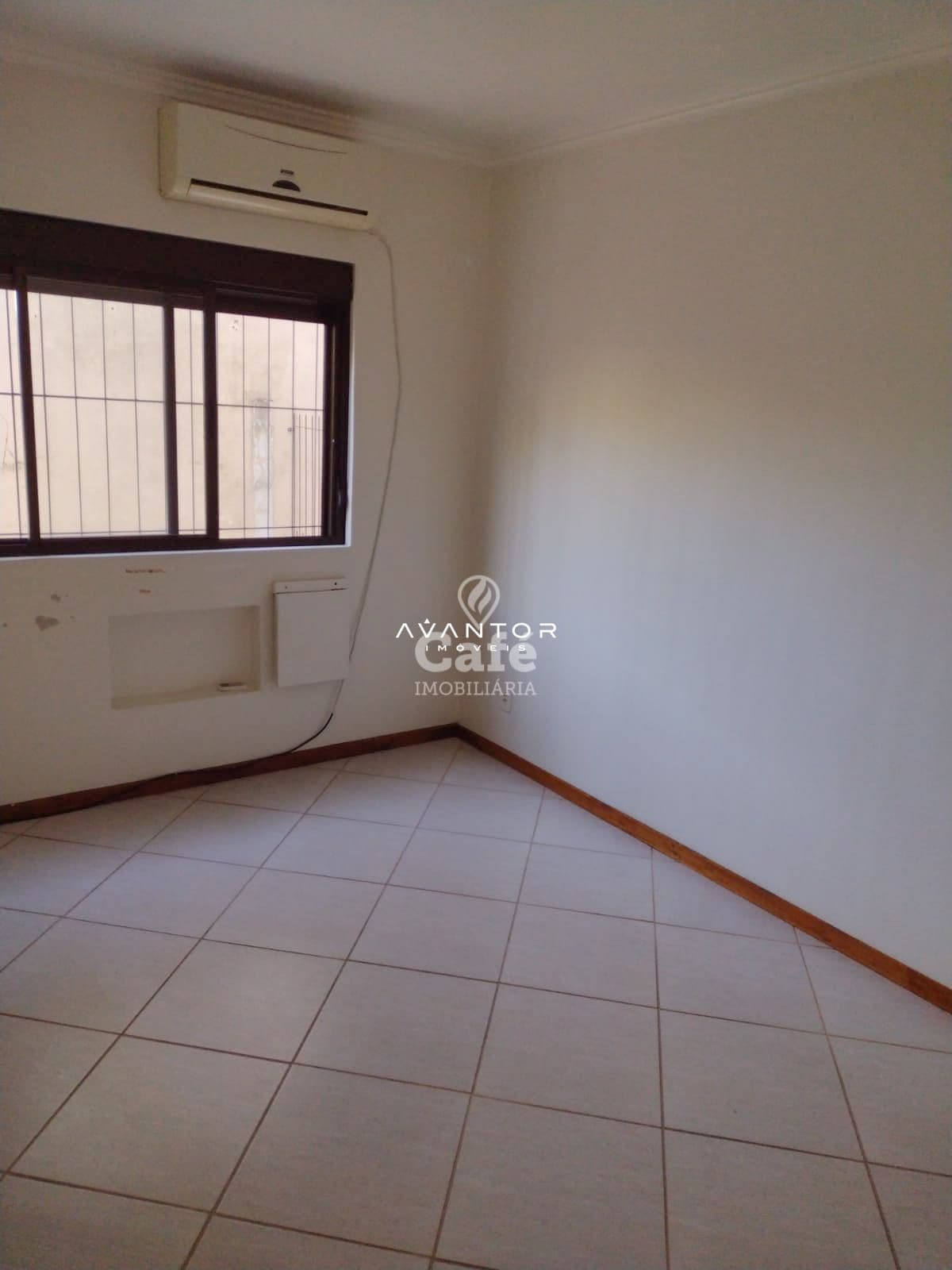 Apartamento, 2 Dormitórios, 2 Banheiros, 1 Vaga, Sacada, Churrasqueira, Semimobiliado, Cen — Apartamento com 2 quartos à venda em Centro, Santa Maria/RS