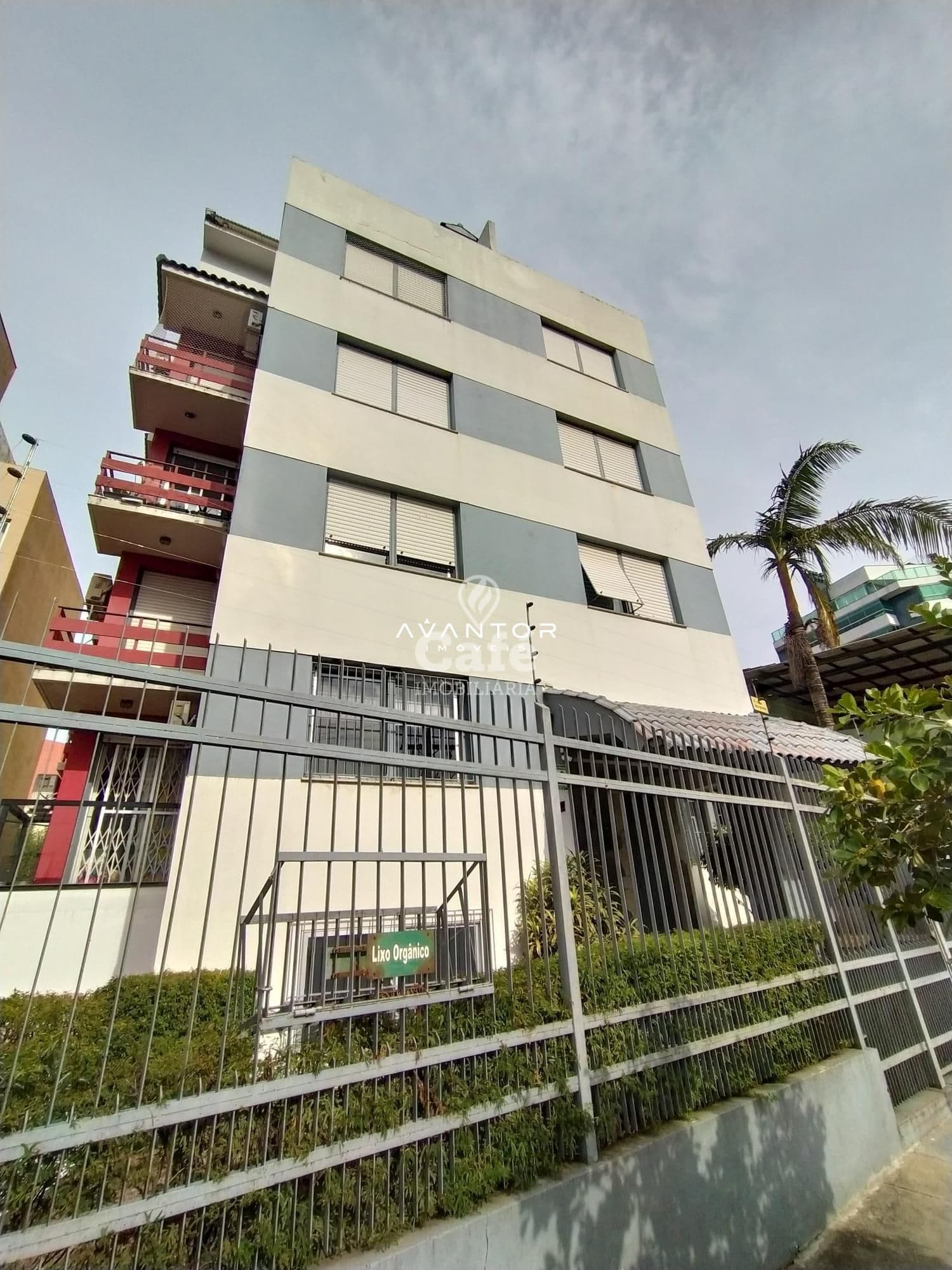 Fachada do prédio com garagem — Apartamento com 1 quarto à venda no Residencial Berlini, em Centro, Santa Maria/RS