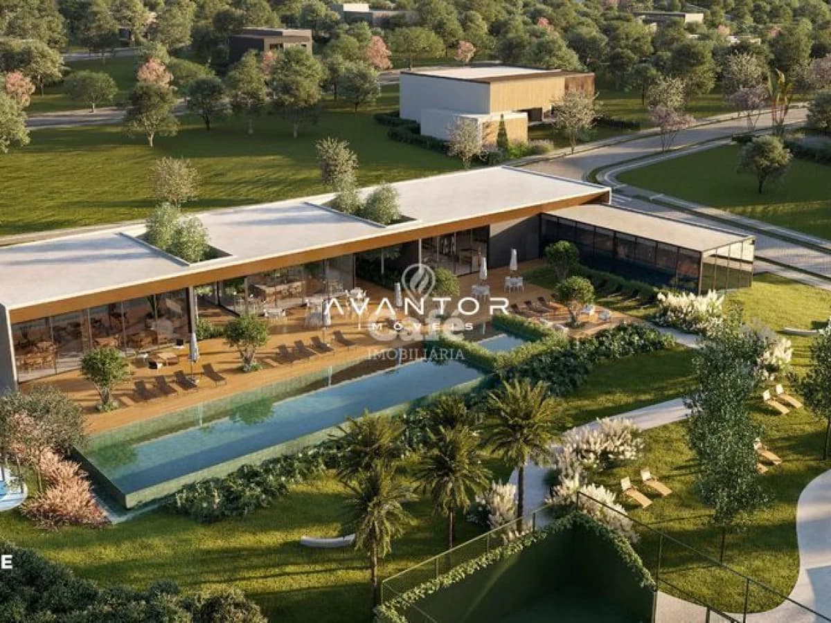Fachada da casa com piscina e pátio — Terreno à venda no CASAVIVA, em Camobi, Santa Maria/RS