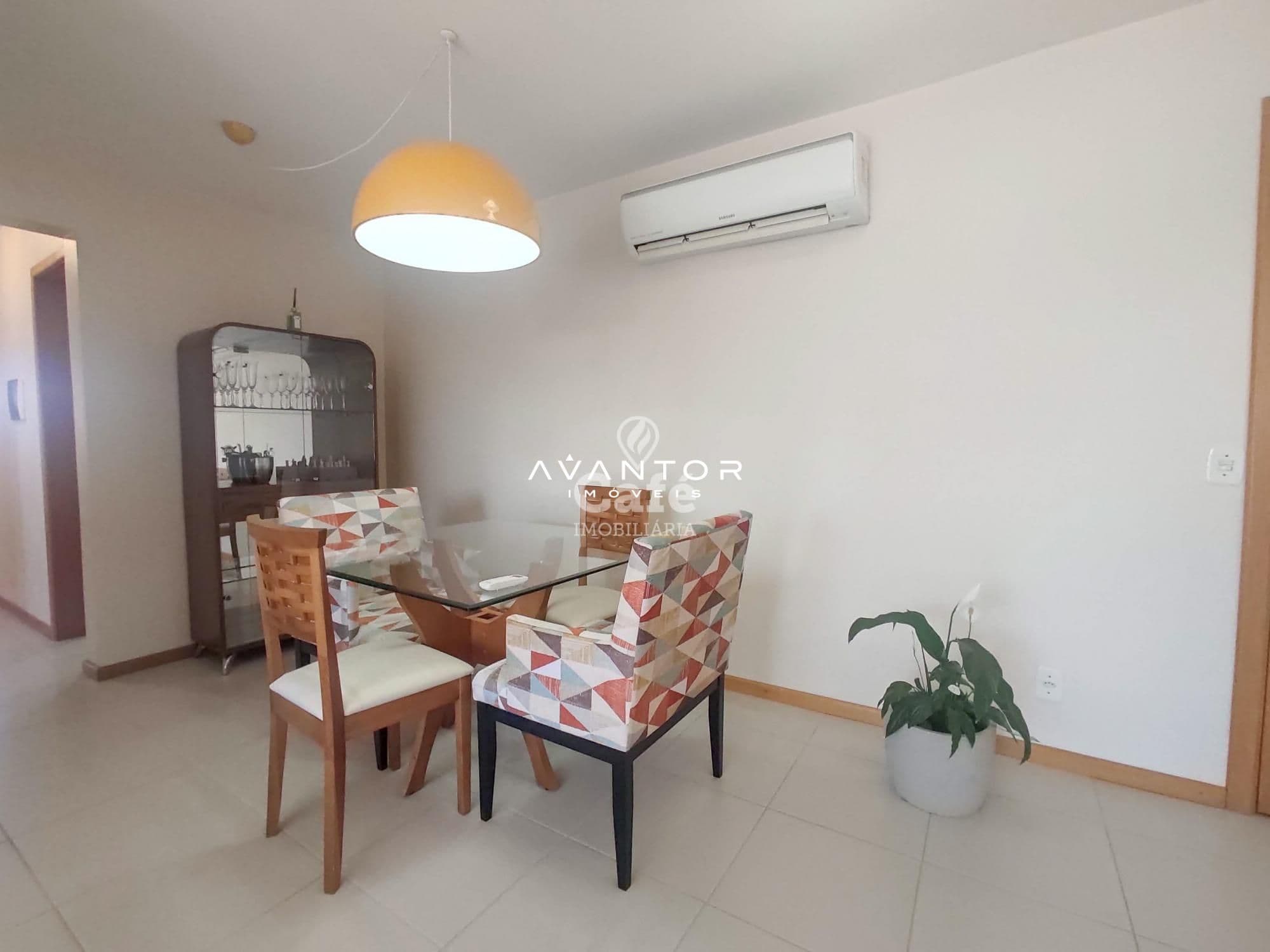 Belo apartamento mobiliado com 3 dormitórios, sendo uma suíte, sacada com churrasqueira e — Apartamento com 3 quartos à venda em Centro, Santa Maria/RS