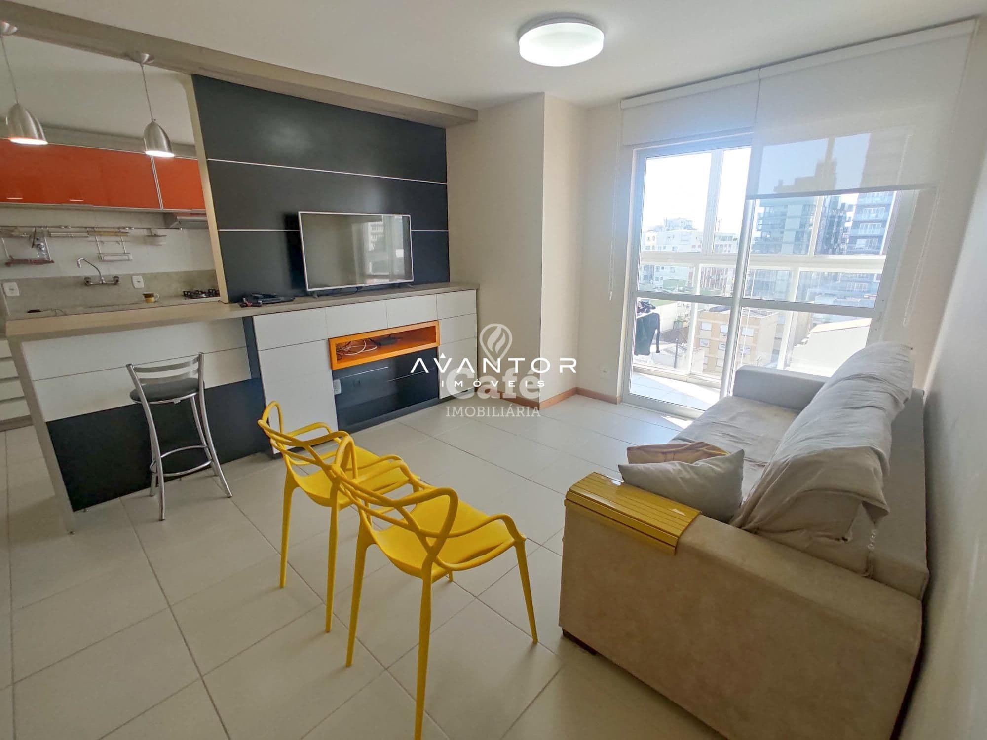 Belo apartamento mobiliado com 3 dormitórios, sendo uma suíte, sacada com churrasqueira e — Apartamento com 3 quartos à venda em Centro, Santa Maria/RS