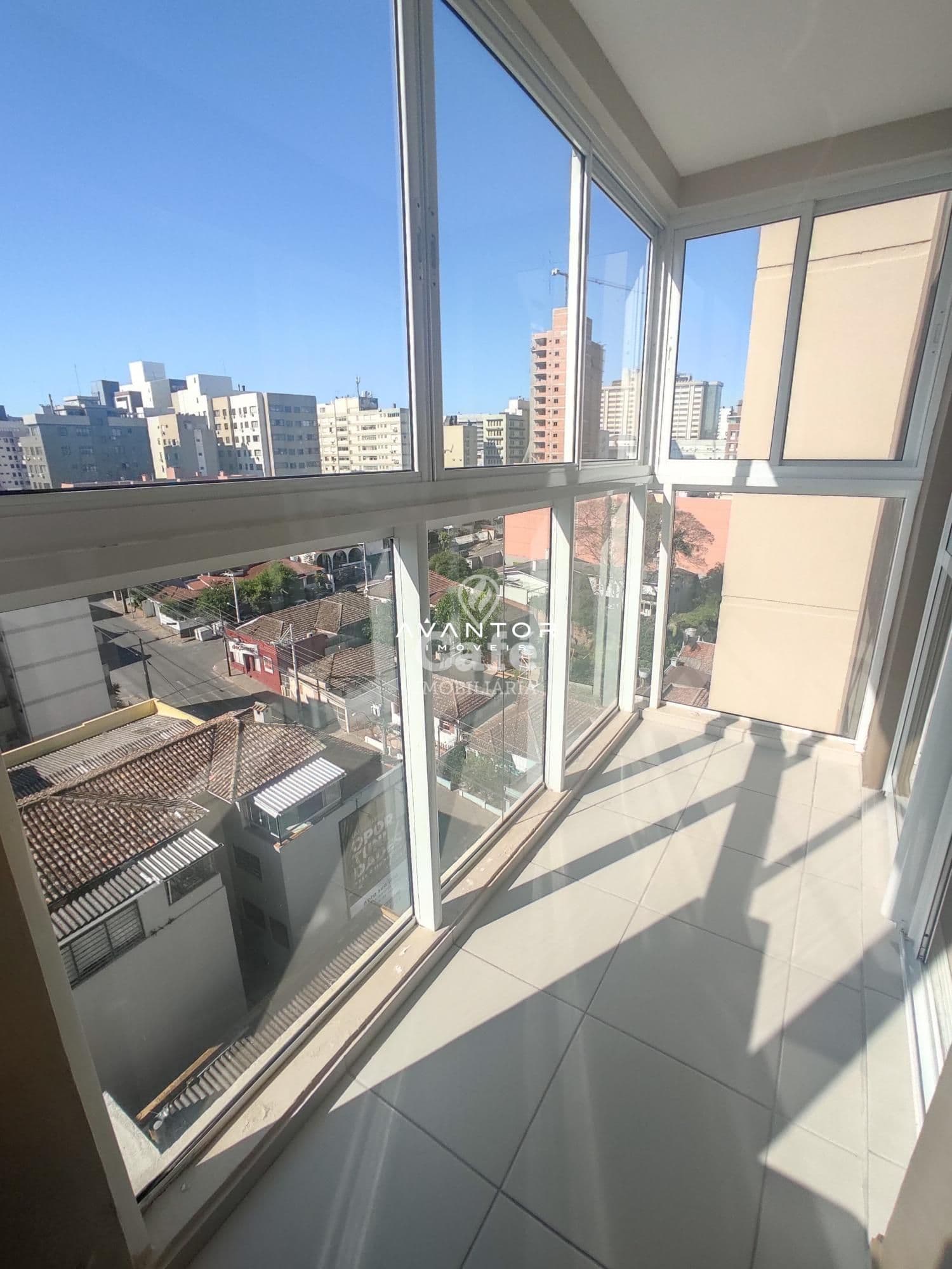 Belo apartamento mobiliado com 3 dormitórios, sendo uma suíte, sacada com churrasqueira e — Apartamento com 3 quartos à venda em Centro, Santa Maria/RS