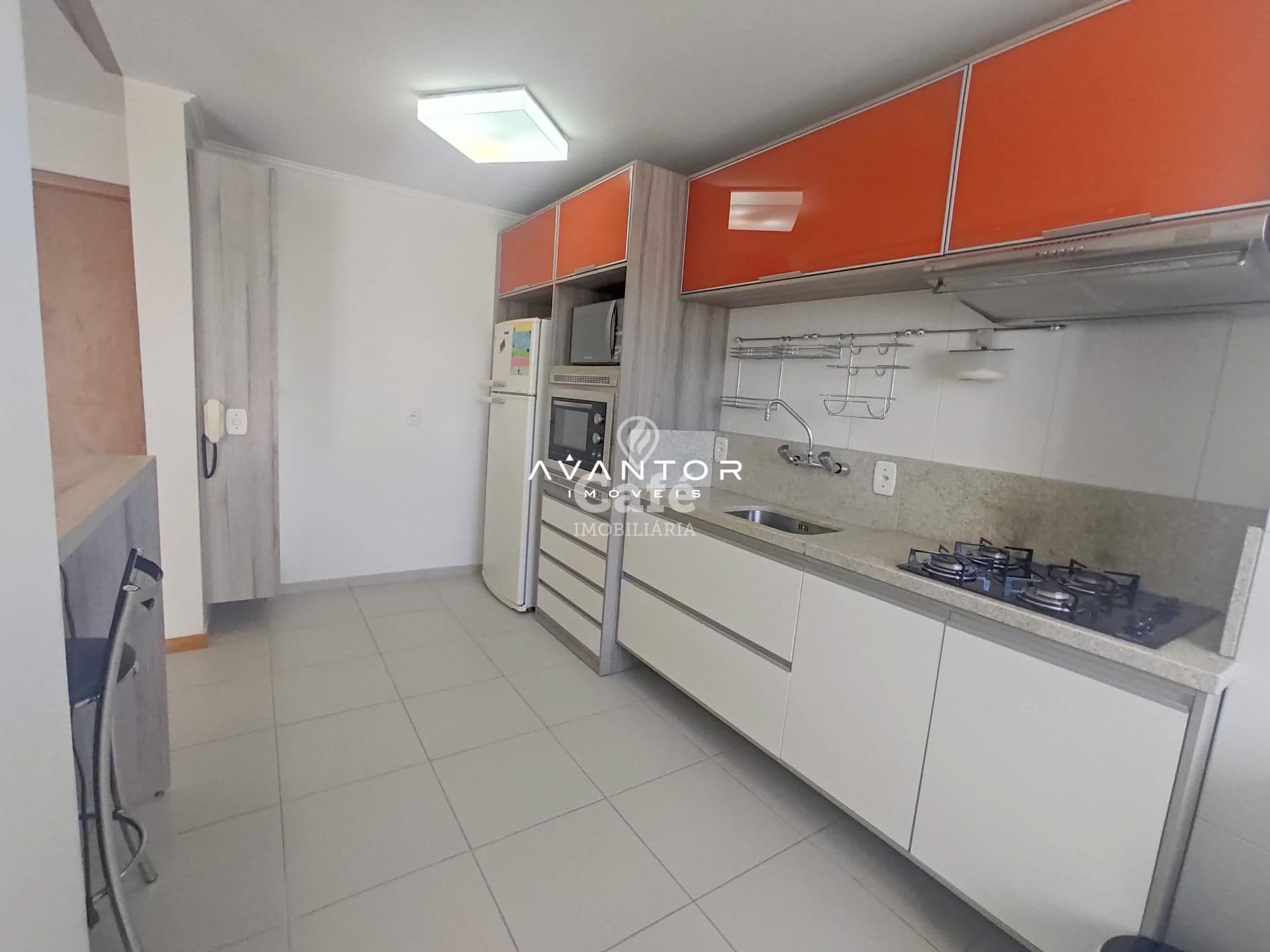 Belo apartamento mobiliado com 3 dormitórios, sendo uma suíte, sacada com churrasqueira e — Apartamento com 3 quartos à venda em Centro, Santa Maria/RS