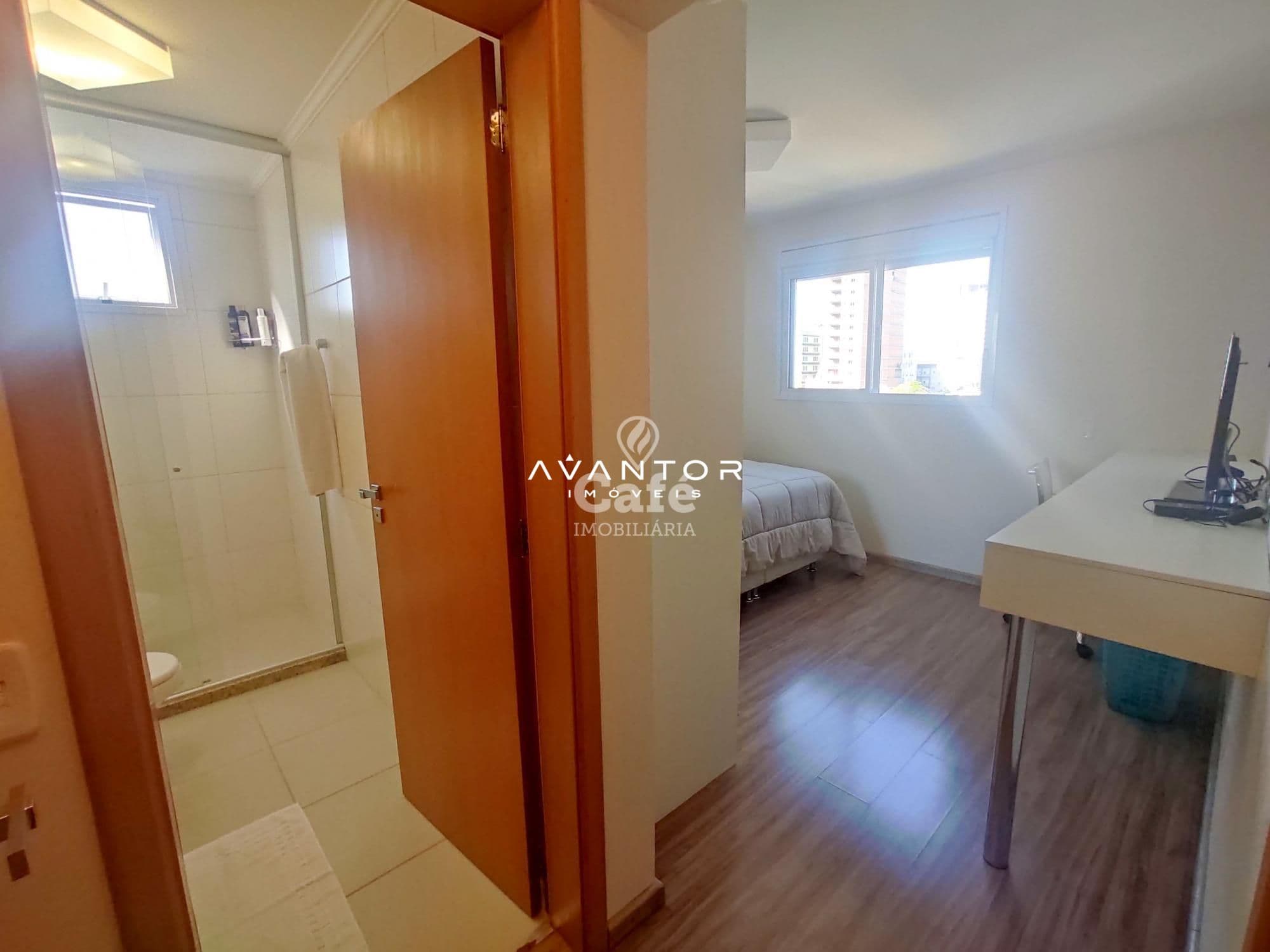 Belo apartamento mobiliado com 3 dormitórios, sendo uma suíte, sacada com churrasqueira e — Apartamento com 3 quartos à venda em Centro, Santa Maria/RS