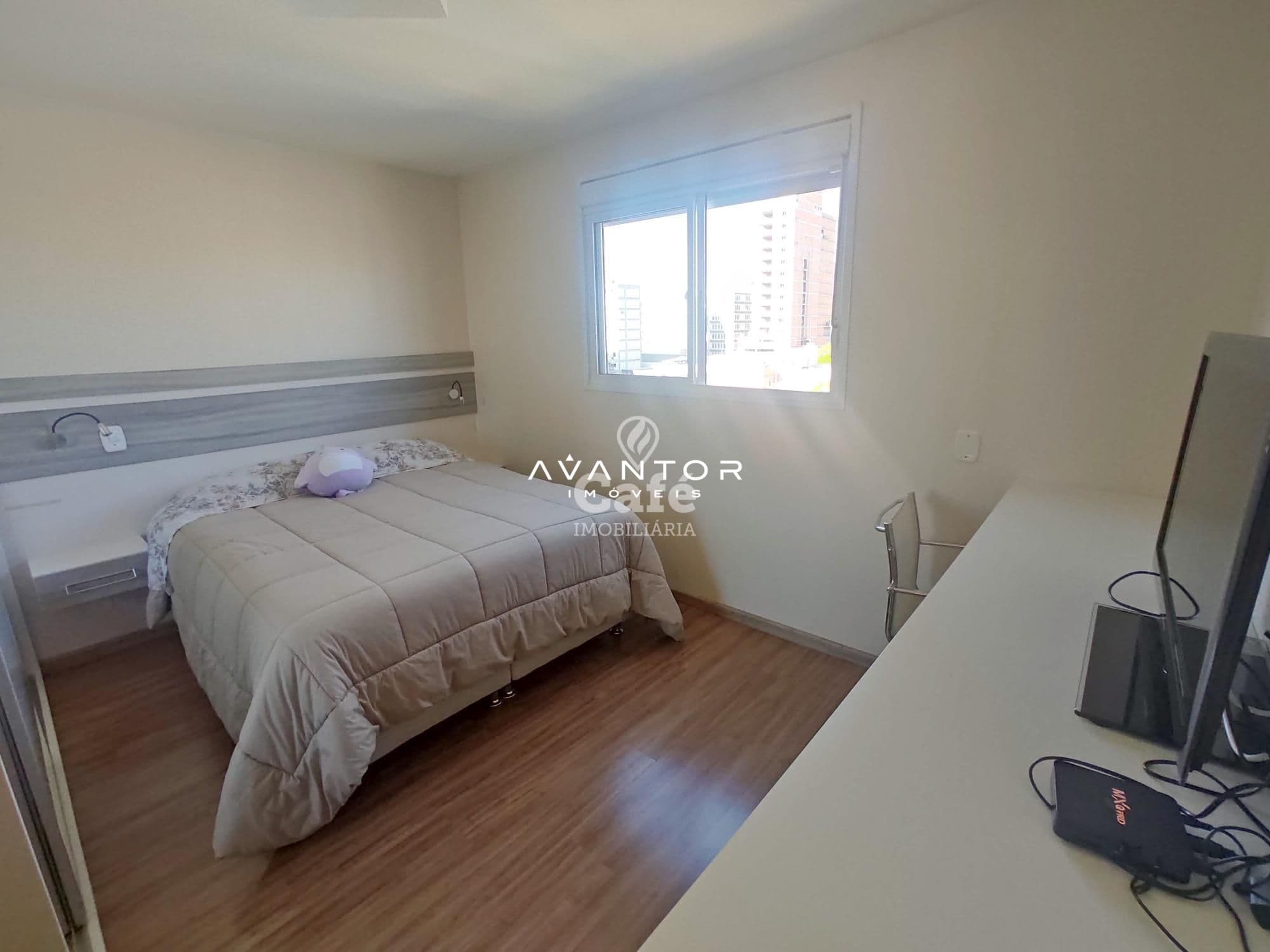 Belo apartamento mobiliado com 3 dormitórios, sendo uma suíte, sacada com churrasqueira e — Apartamento com 3 quartos à venda em Centro, Santa Maria/RS