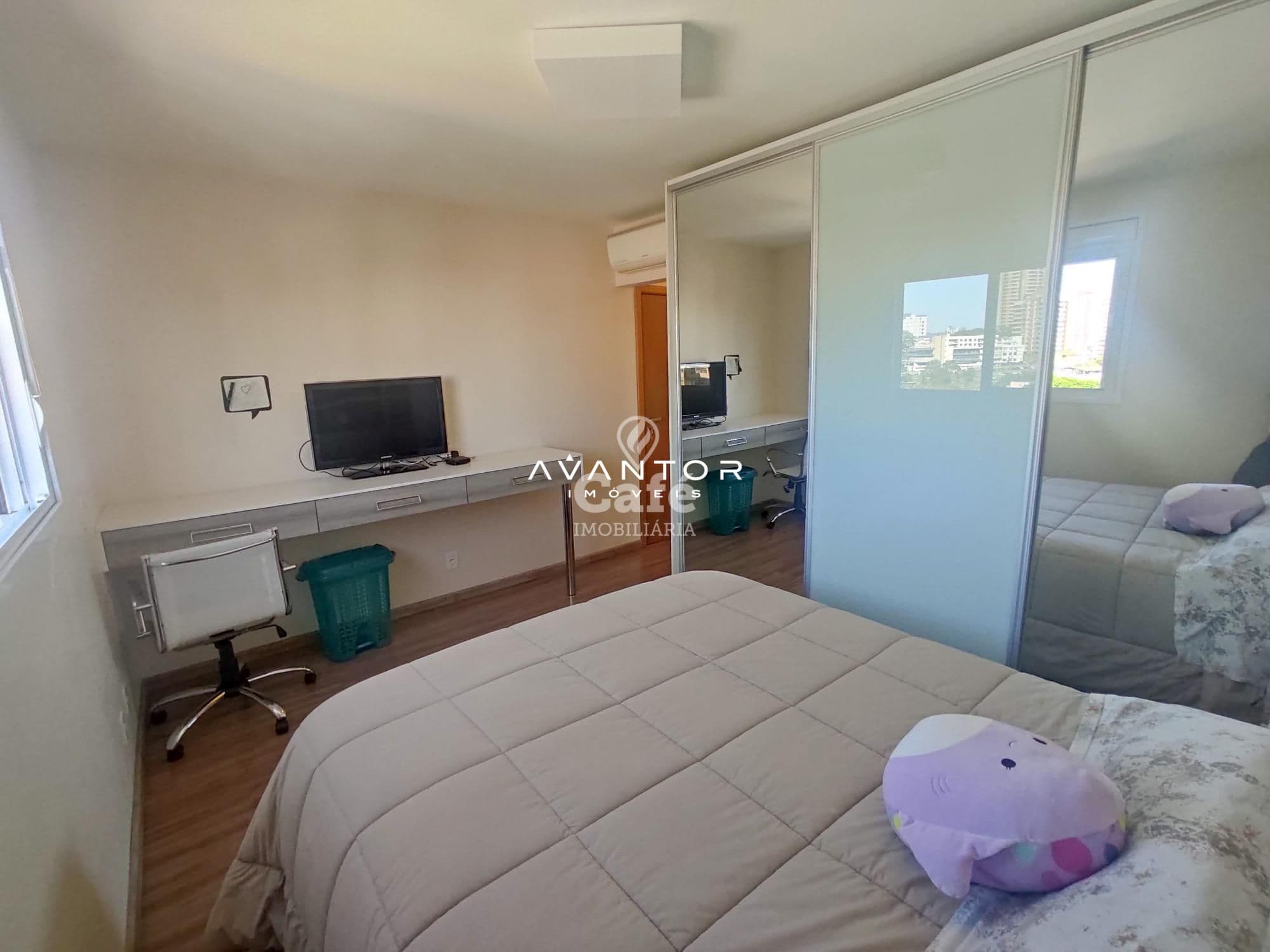 Belo apartamento mobiliado com 3 dormitórios, sendo uma suíte, sacada com churrasqueira e — Apartamento com 3 quartos à venda em Centro, Santa Maria/RS