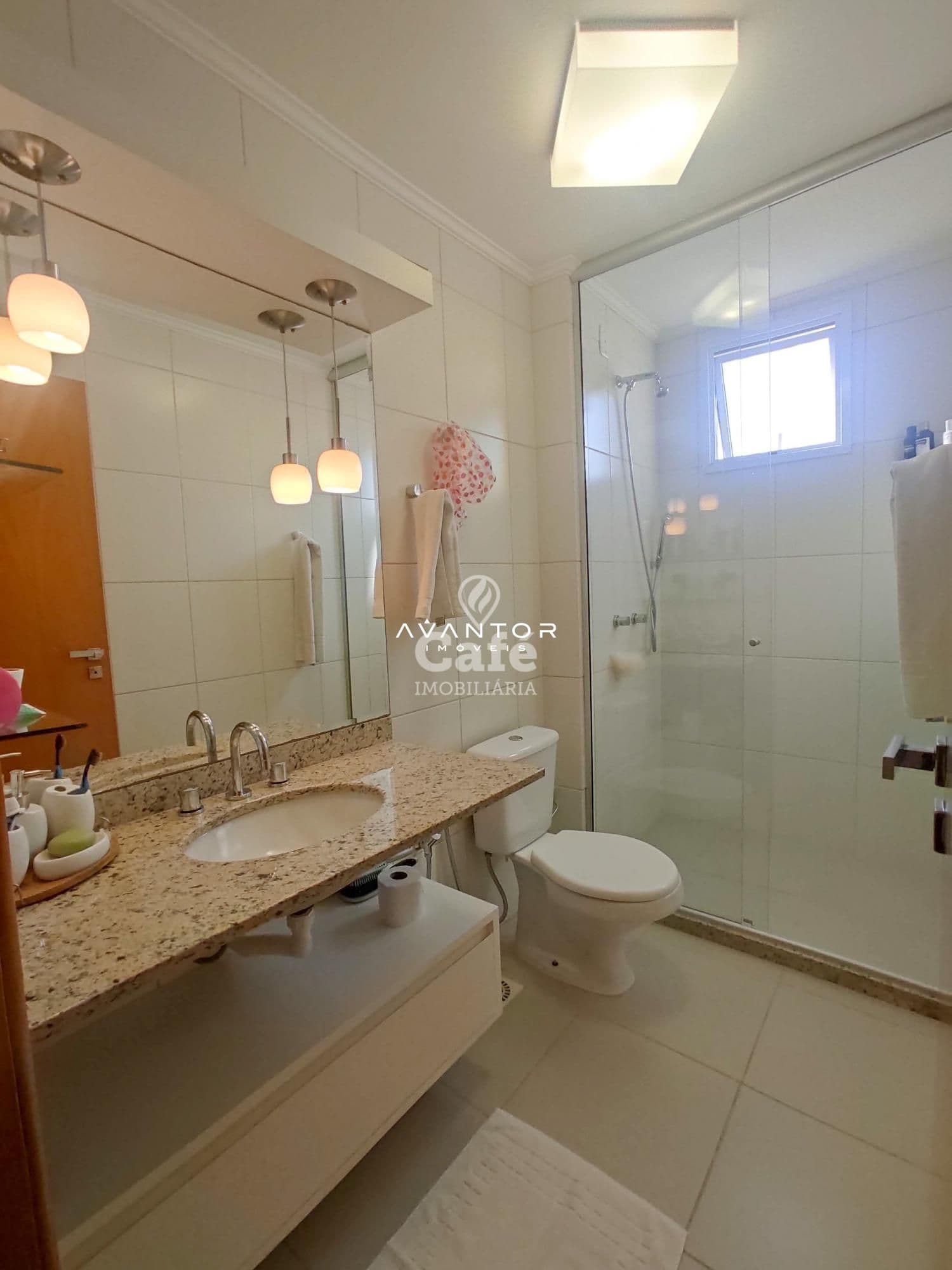 Belo apartamento mobiliado com 3 dormitórios, sendo uma suíte, sacada com churrasqueira e — Apartamento com 3 quartos à venda em Centro, Santa Maria/RS