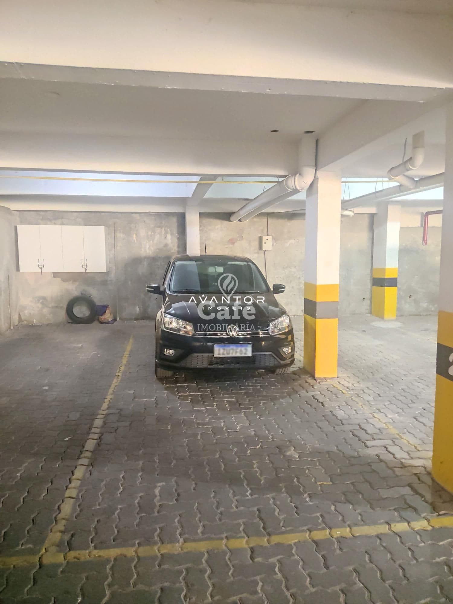 Belo apartamento mobiliado com 3 dormitórios, sendo uma suíte, sacada com churrasqueira e — Apartamento com 3 quartos à venda em Centro, Santa Maria/RS