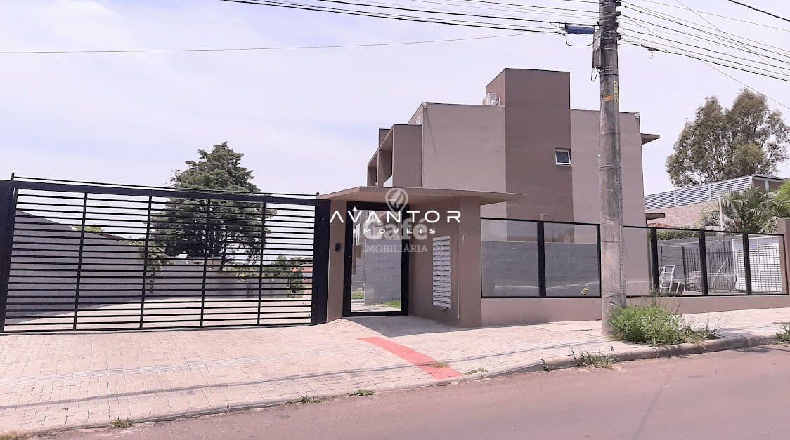 Fachada do prédio com portão e garagem — Casa com 2 quartos à venda no Condomínio Valentina, em São José, Santa Maria/RS