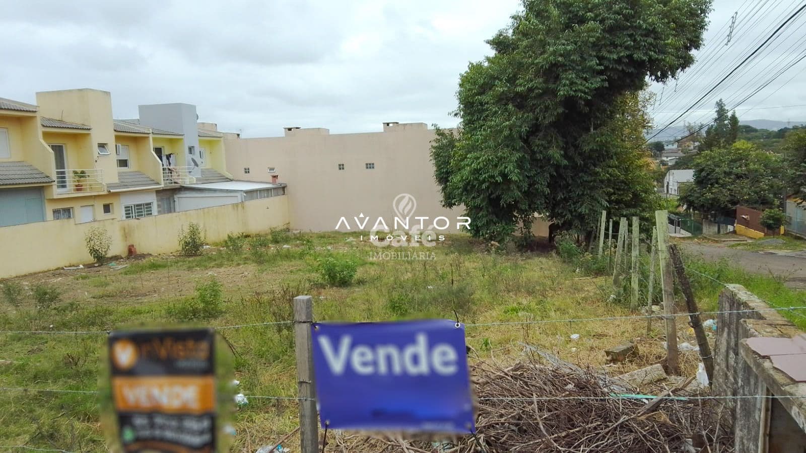 Terreno com área construída ao fundo — Terreno à venda em Lorenzi, Santa Maria/RS