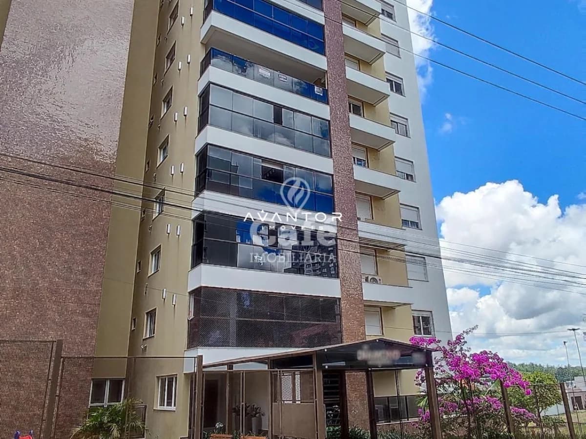 Fachada do prédio com sacada — Apartamento com 3 quartos à venda em Nossa Senhora de Lourdes, Santa Maria/RS