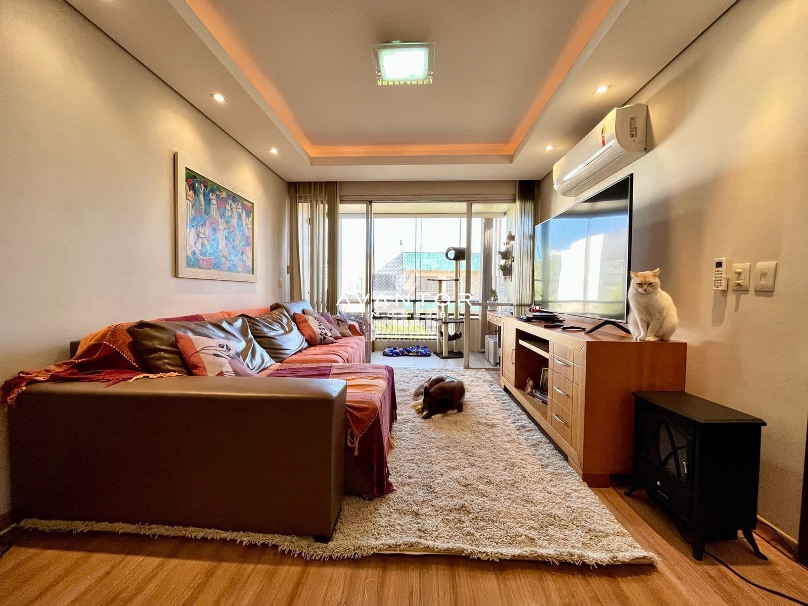 Sala de estar com sacada e vista externa — Cobertura com 3 quartos à venda em Centro, Santa Maria/RS