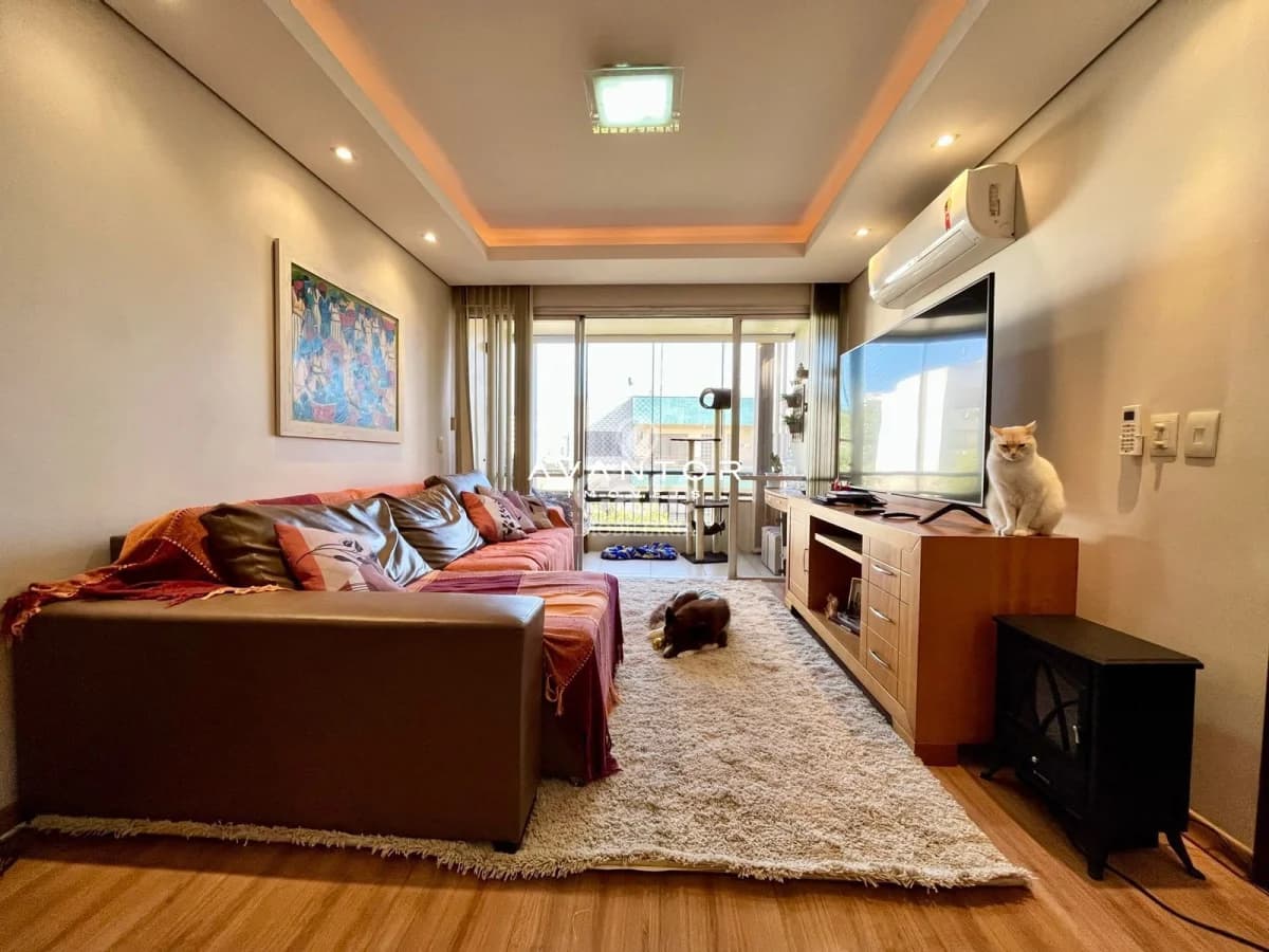 Sala de estar com sacada e vista externa — Cobertura com 3 quartos à venda em Centro, Santa Maria/RS