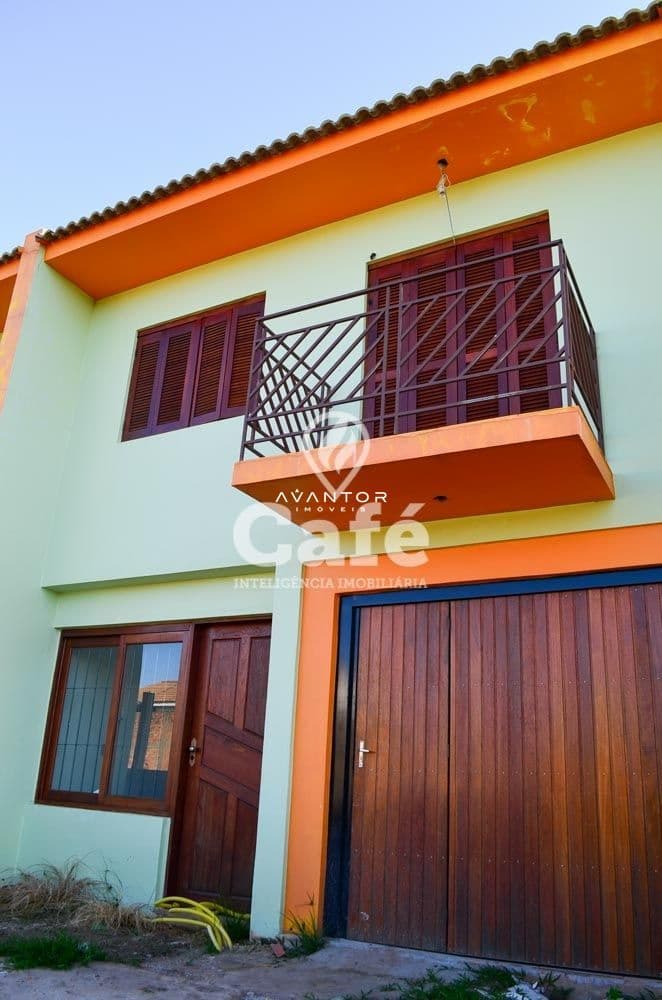 Fachada da casa com sacada — Casa com 3 quartos à venda em Pinheiro Machado, Santa Maria/RS