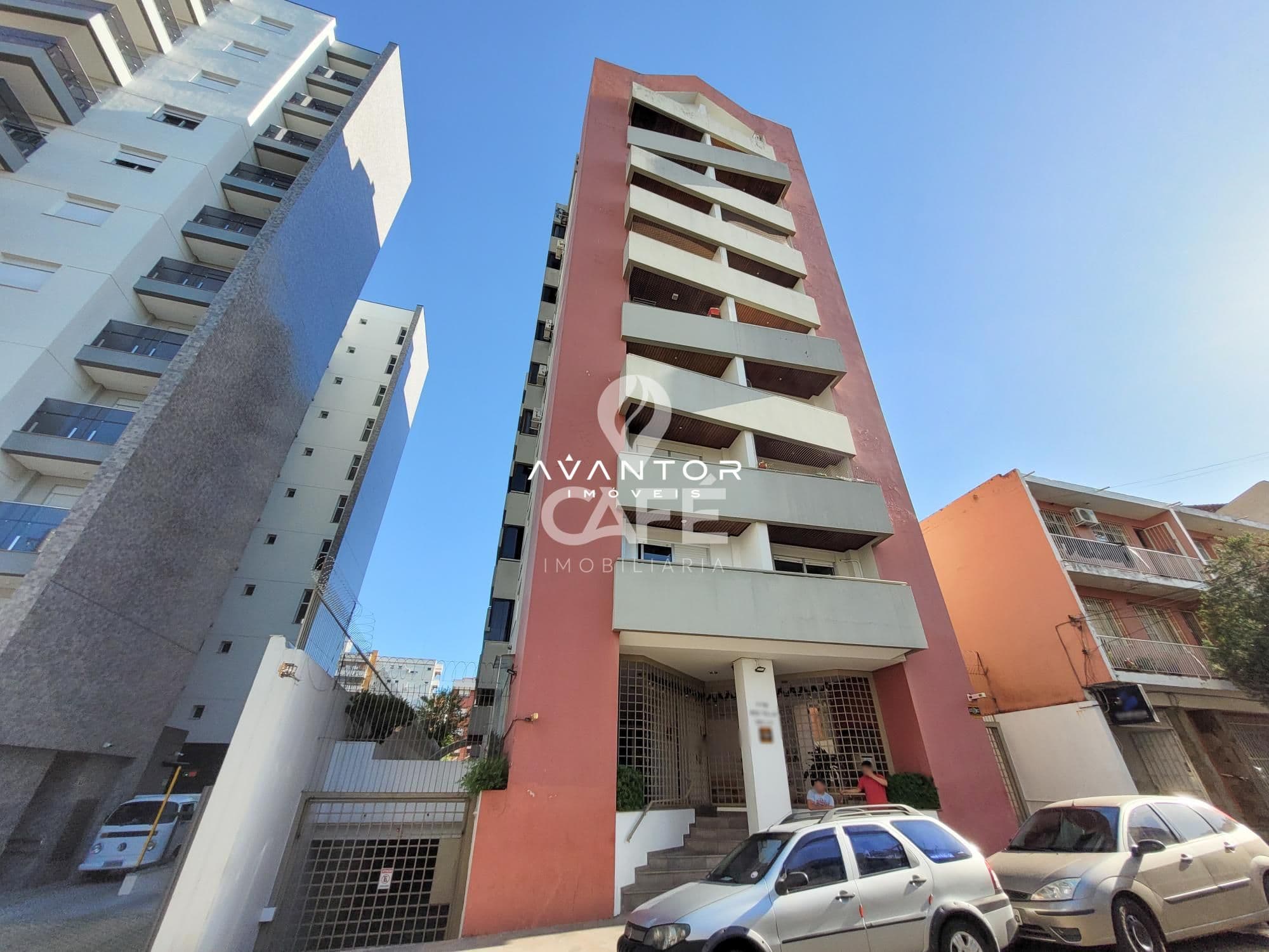 Fachada do prédio com entrada e garagem — Apartamento com 2 quartos à venda em Centro, Santa Maria/RS