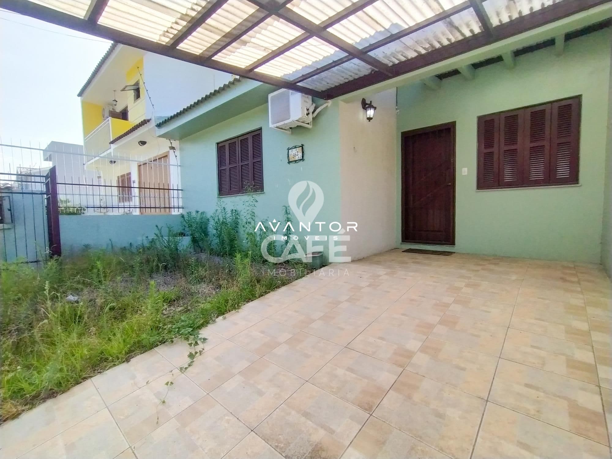 Pátio externo com cobertura de vidro — Casa com 3 quartos à venda em Nossa Senhora Medianeira, Santa Maria/RS
