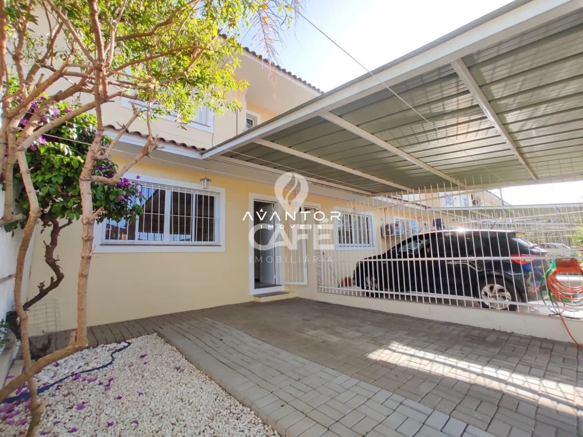 Fachada da casa com garagem coberta — Casa com 3 quartos à venda em São José, Santa Maria/RS