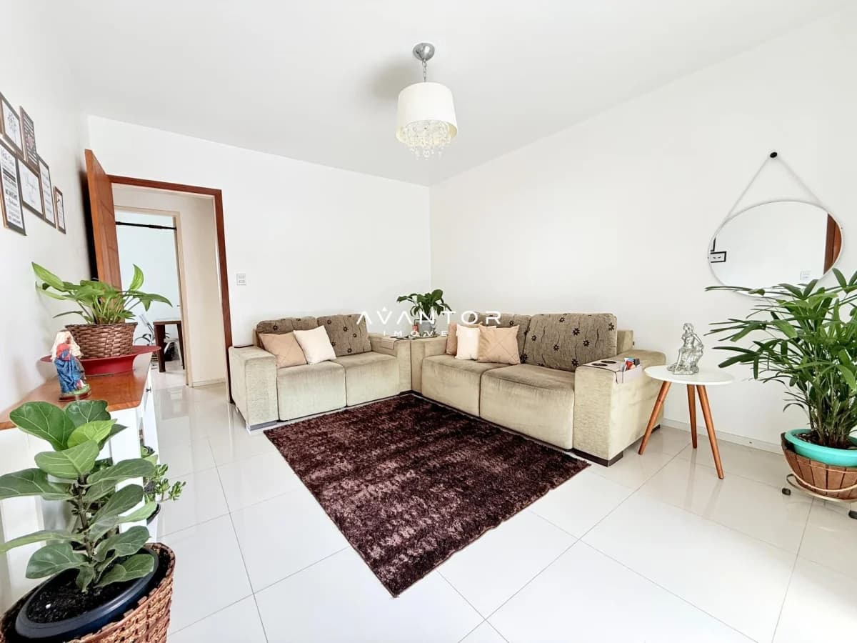 Sala de estar com sofá em L — Apartamento com 4 quartos à venda no Edifício Atualpa, em Centro, Santa Maria/RS