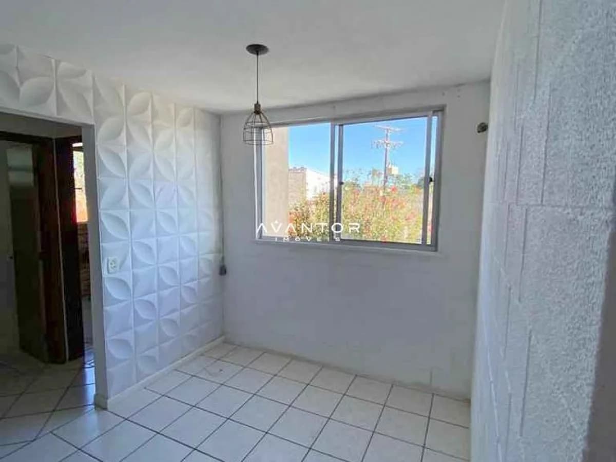 Cozinha com janela e vista externa — Apartamento com 2 quartos à venda em Urlândia, Santa Maria/RS