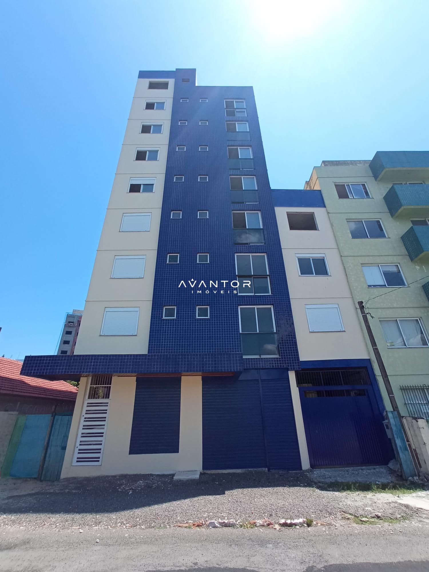 Sala Comercial Central De 80 m² mais Banheiro e Copa — Sala Comercial com 1 sala para alugar em Nossa Senhora do Rosário, Santa Maria/RS