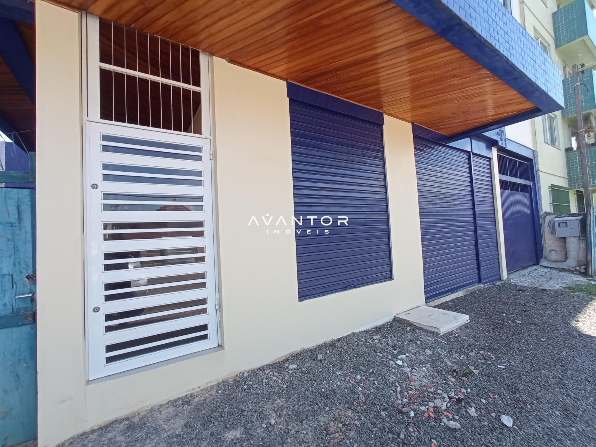 Sala Comercial Central De 80 m² mais Banheiro e Copa — Sala Comercial com 1 sala para alugar em Nossa Senhora do Rosário, Santa Maria/RS