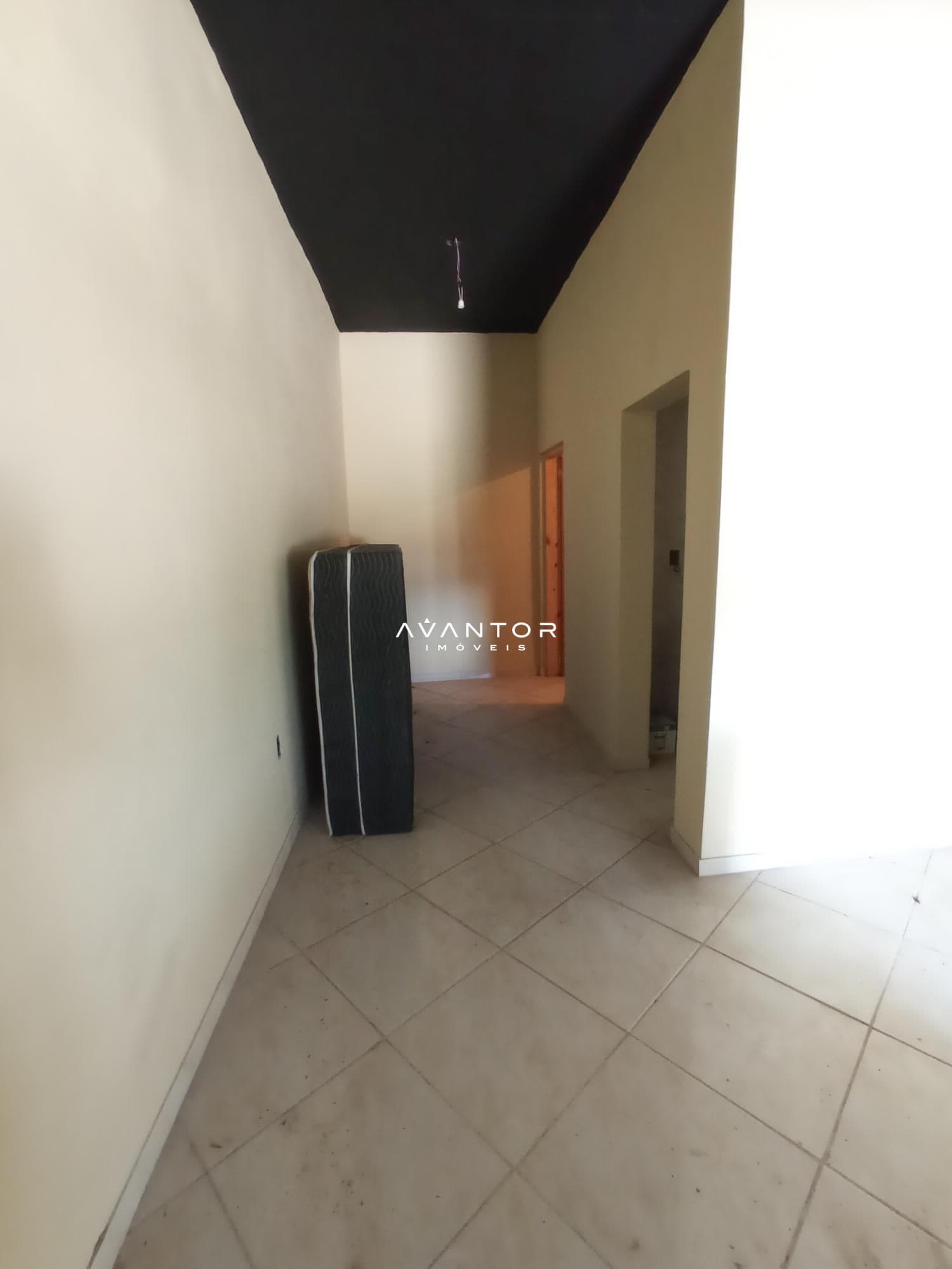 Sala Comercial Central De 80 m² mais Banheiro e Copa — Sala Comercial com 1 sala para alugar em Nossa Senhora do Rosário, Santa Maria/RS