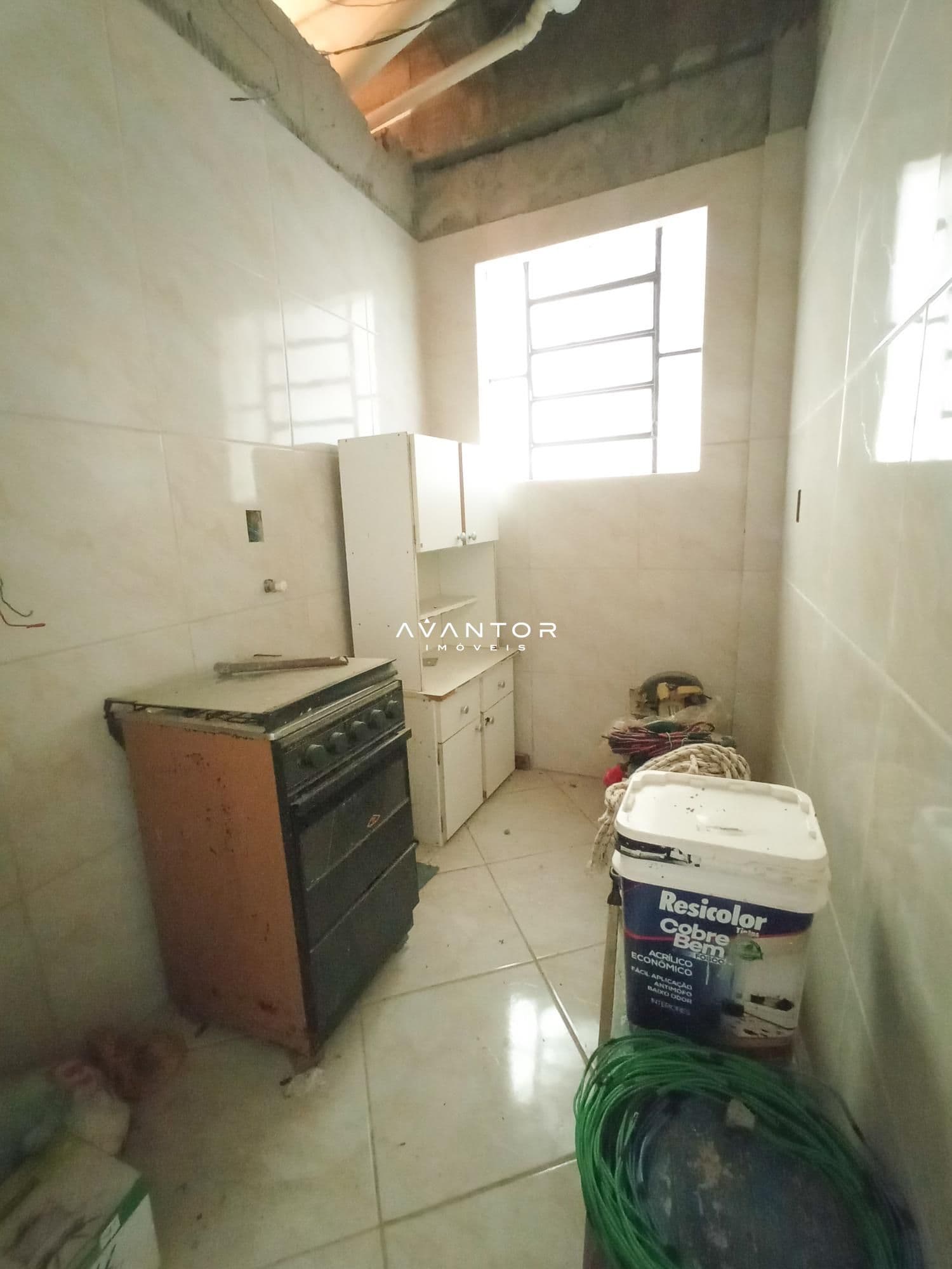 Sala Comercial Central De 80 m² mais Banheiro e Copa — Sala Comercial com 1 sala para alugar em Nossa Senhora do Rosário, Santa Maria/RS