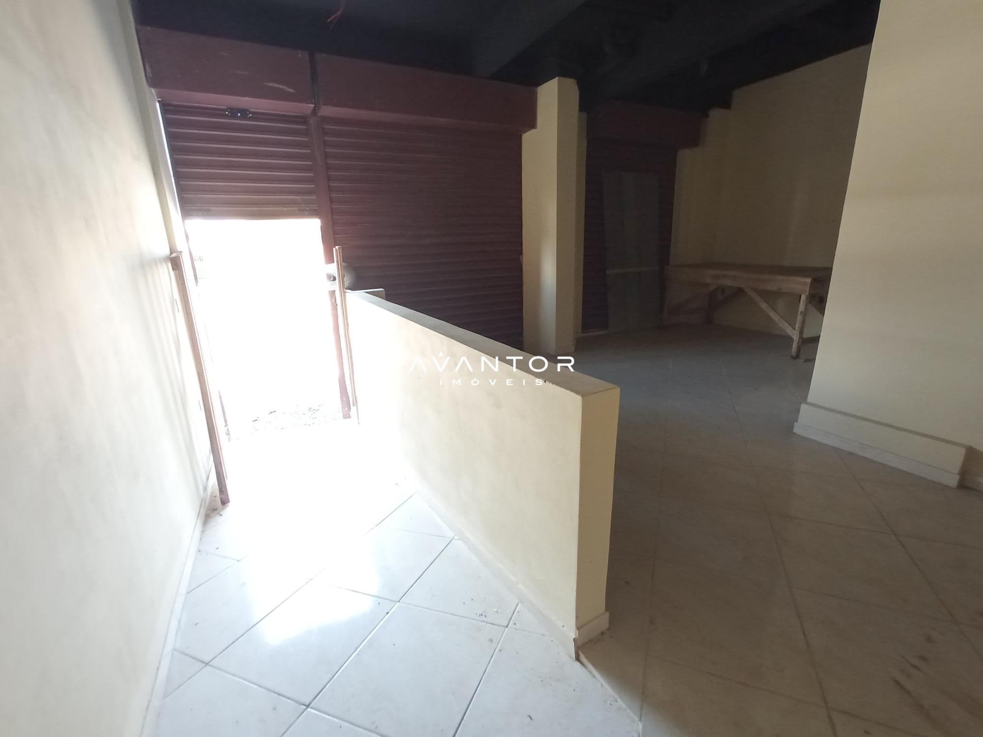 Sala Comercial Central De 80 m² mais Banheiro e Copa — Sala Comercial com 1 sala para alugar em Nossa Senhora do Rosário, Santa Maria/RS
