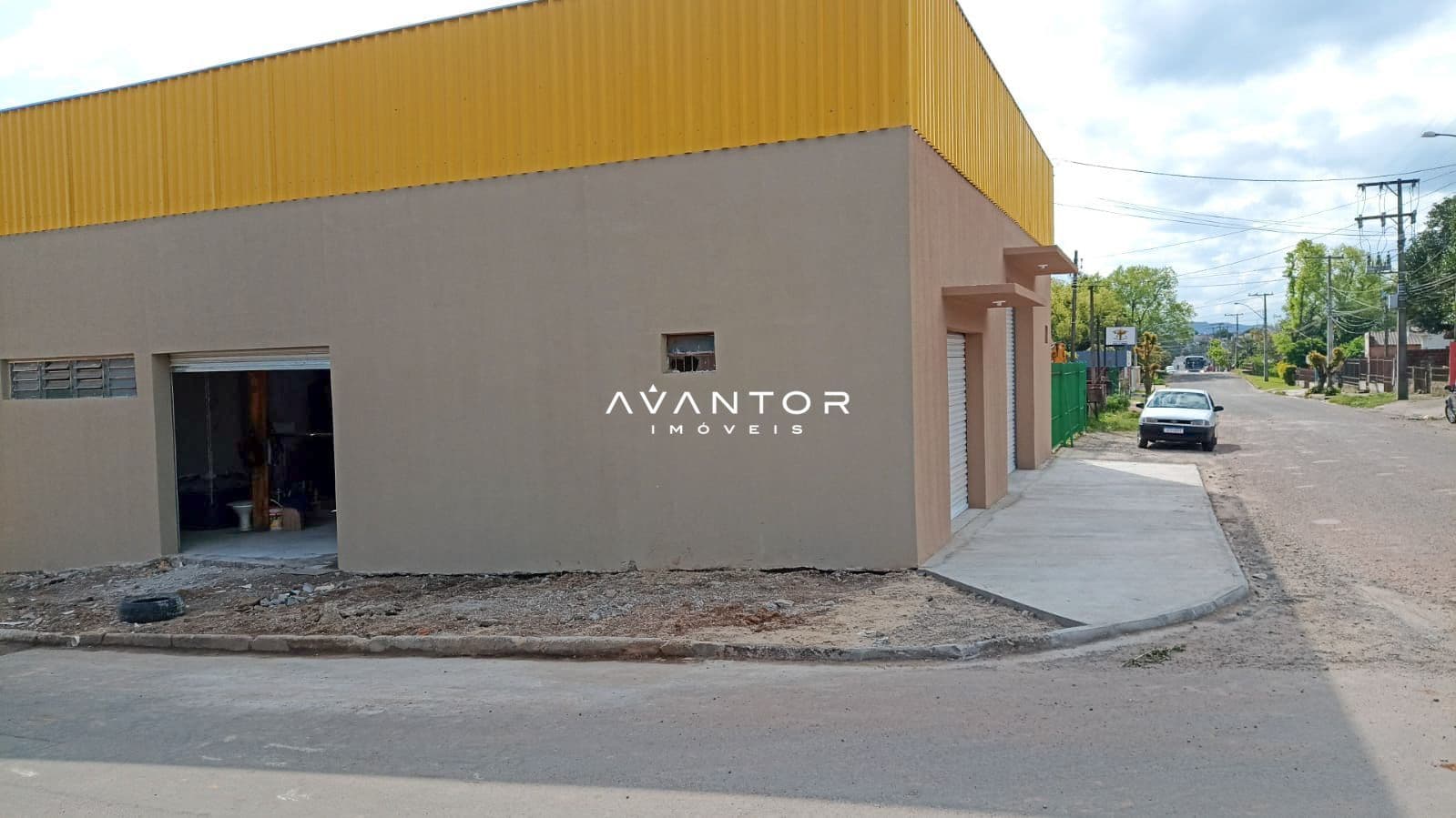 Pavilhão com 224 m², Mezanino e Banheiro, mais Casa De 70 m² com 2 Dormitórios e 2 Banheir — Pavilhão com 2 salas à venda em Urlândia, Santa Maria/RS