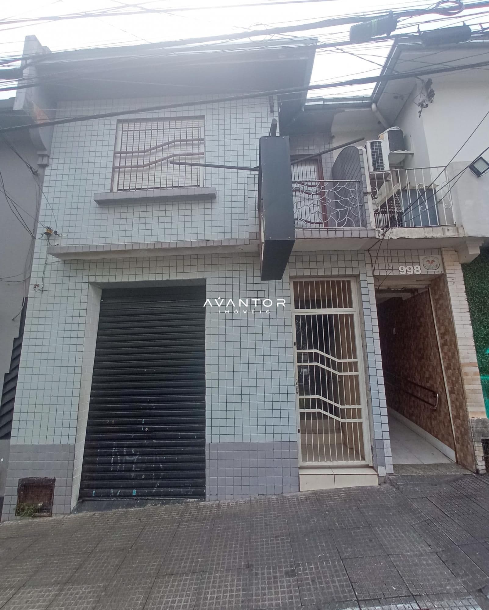 Fachada do prédio com azulejos — Sala Comercial com 2 salas para alugar em Centro, Santa Maria/RS
