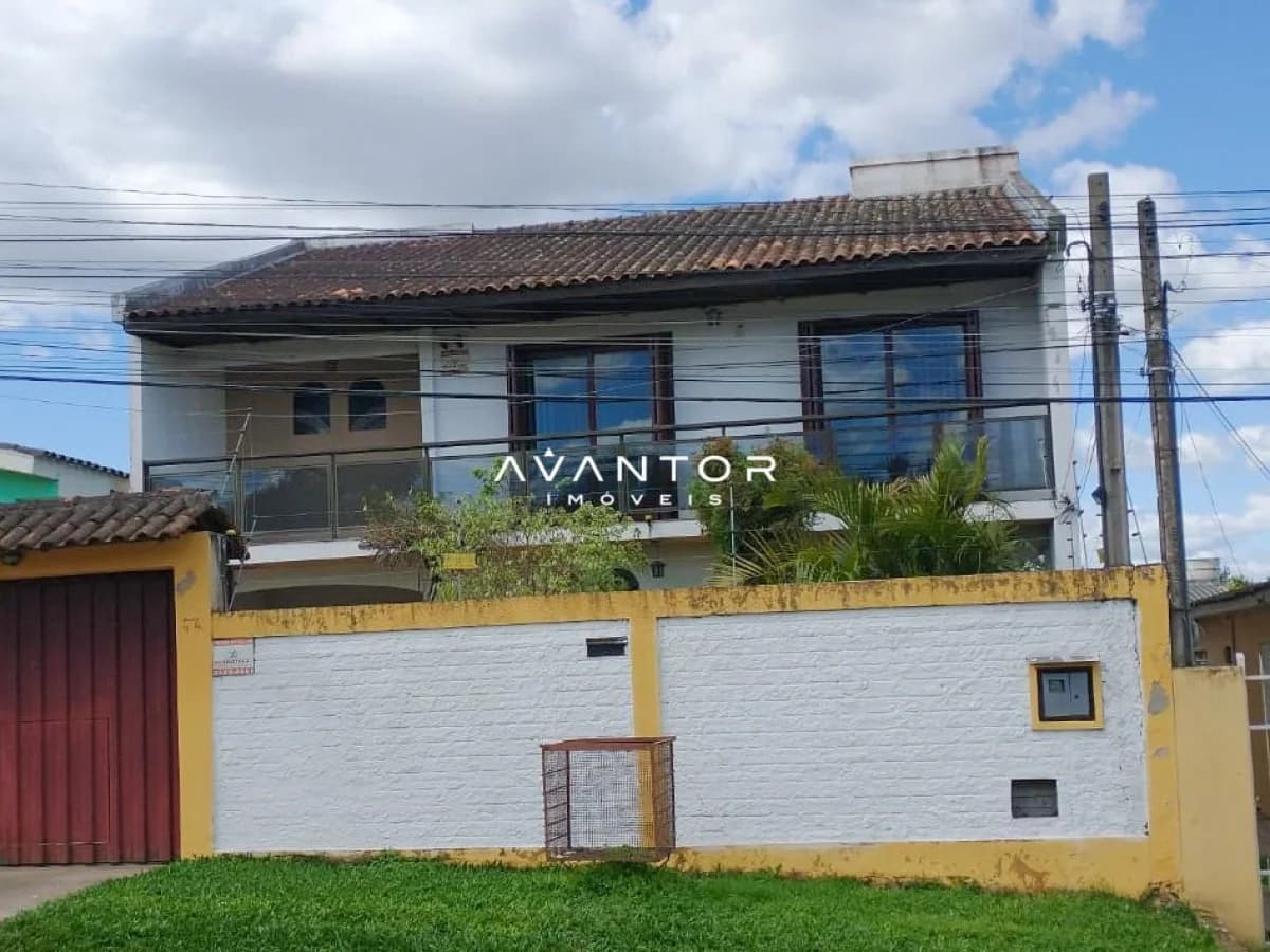 Fachada da casa com portão de garagem — Casa com 3 quartos à venda em Pinheiro Machado, Santa Maria/RS