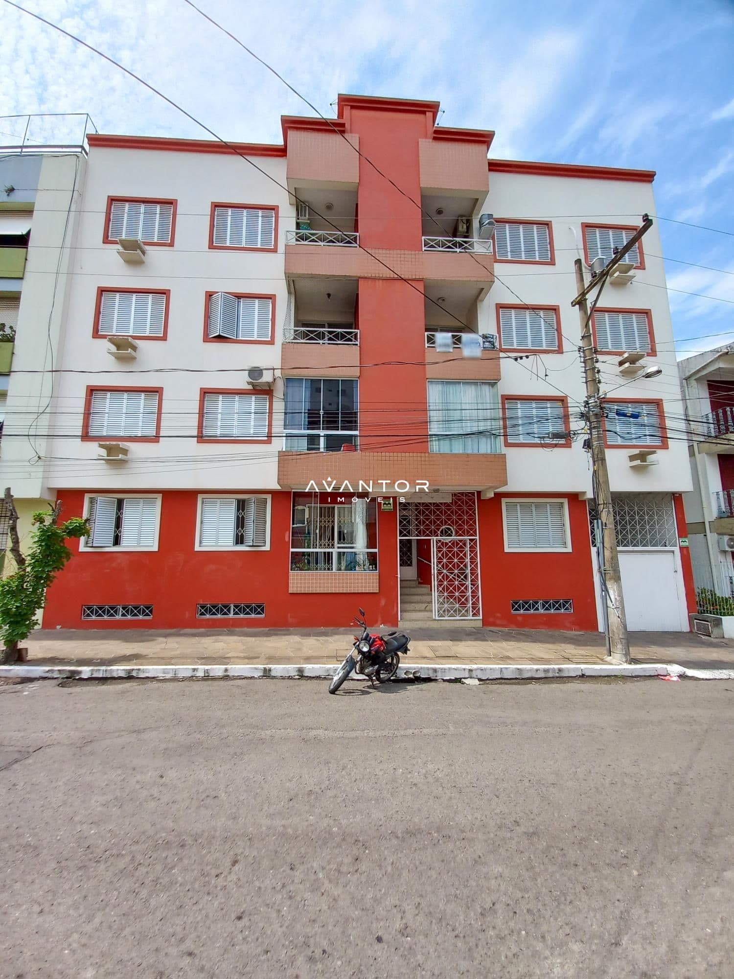Fachada do prédio com entrada comercial — Apartamento com 3 quartos à venda em Nossa Senhora de Fátima, Santa Maria/RS