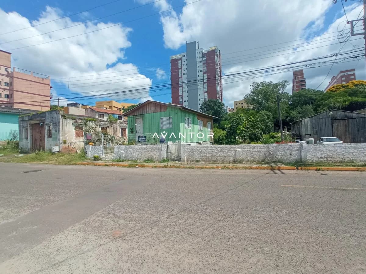 Fachada do terreno e entorno do bairro — Terreno à venda em Nossa Senhora Medianeira, Santa Maria/RS
