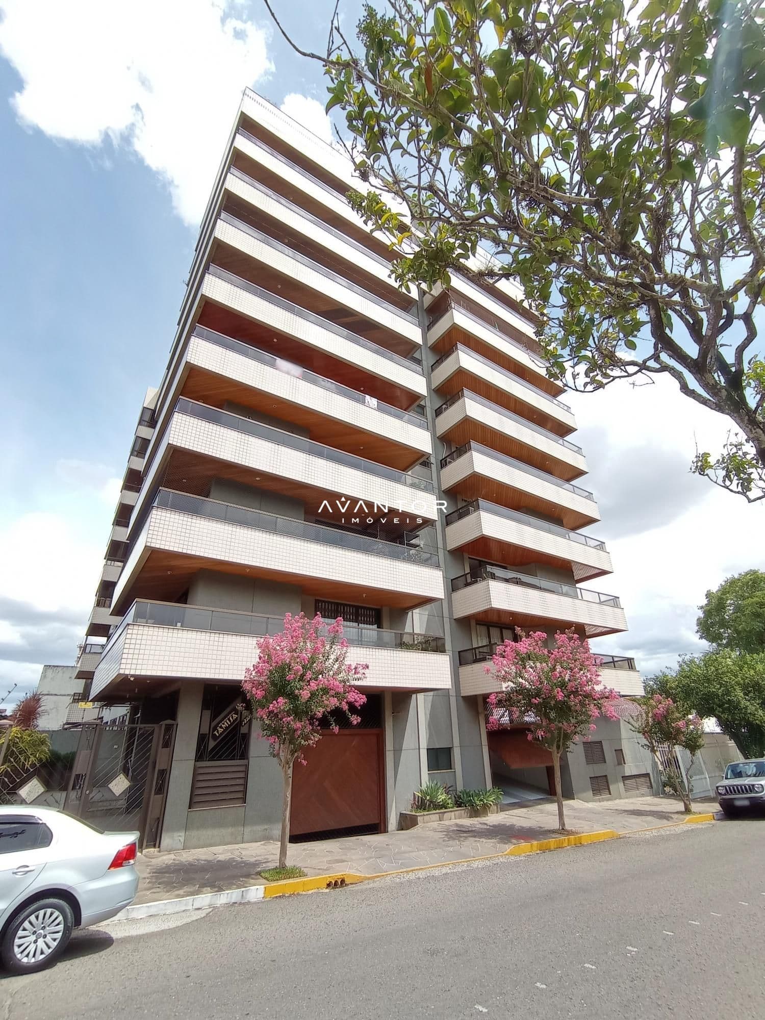 Fachada do prédio com sacadas — Cobertura com 3 quartos à venda no Residencial Tâmisa, em Patronato, Santa Maria/RS