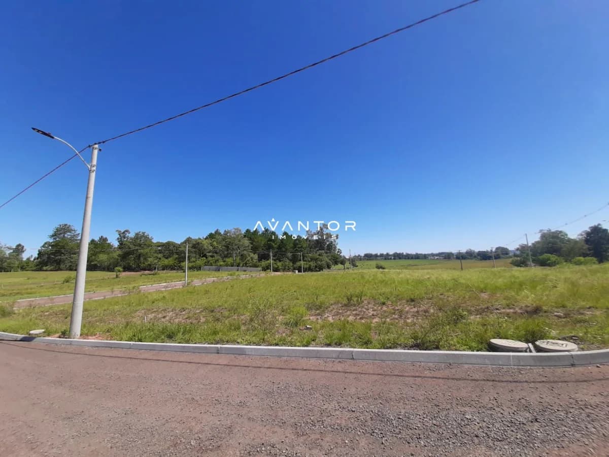 Terreno com infraestrutura e vegetação — Terreno à venda no Loteamento JARDINS, em Tomazetti, Santa Maria/RS