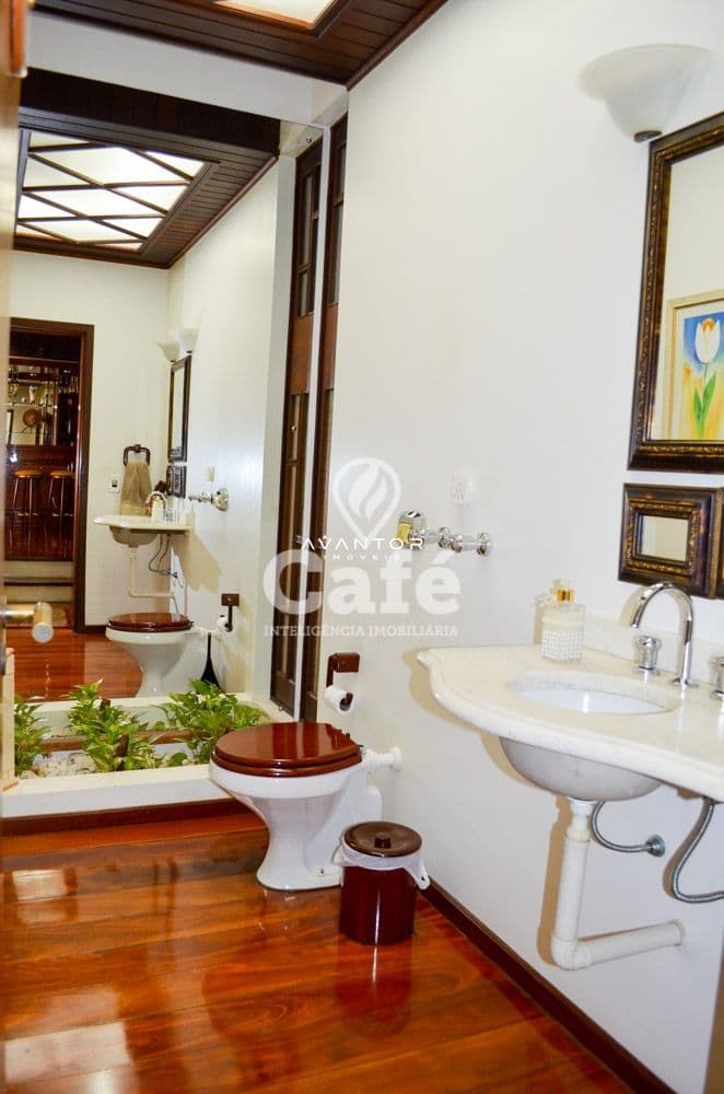 Casa em alto padrão no Bairro Nossa Senhora Medianeira — Casa com 3 quartos à venda em Nossa Senhora Medianeira, Santa Maria/RS