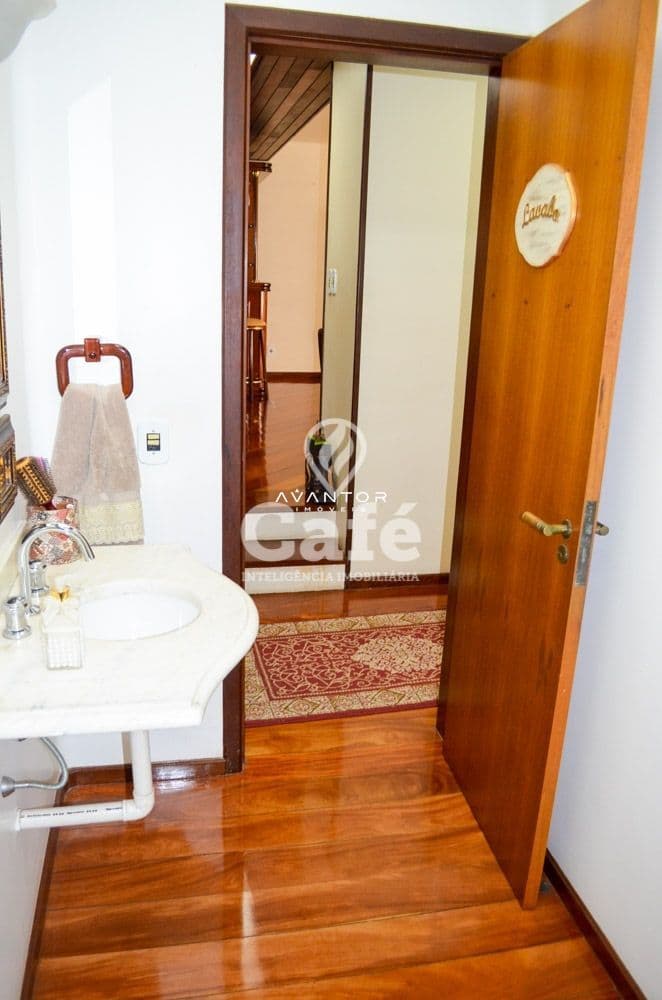 Casa em alto padrão no Bairro Nossa Senhora Medianeira — Casa com 3 quartos à venda em Nossa Senhora Medianeira, Santa Maria/RS