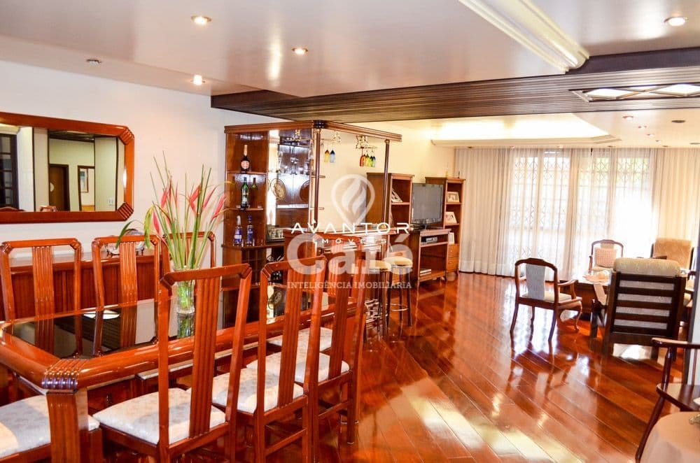 Casa em alto padrão no Bairro Nossa Senhora Medianeira — Casa com 3 quartos à venda em Nossa Senhora Medianeira, Santa Maria/RS