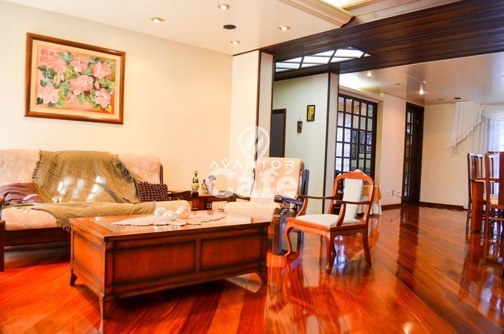 Casa em alto padrão no Bairro Nossa Senhora Medianeira — Casa com 3 quartos à venda em Nossa Senhora Medianeira, Santa Maria/RS