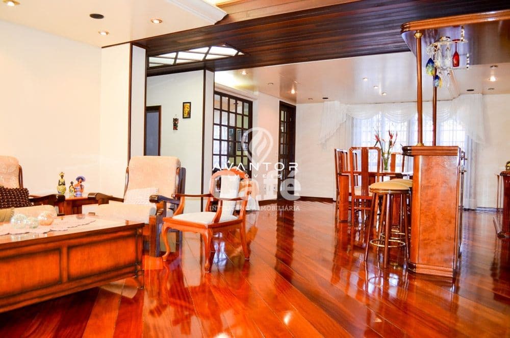 Casa em alto padrão no Bairro Nossa Senhora Medianeira — Casa com 3 quartos à venda em Nossa Senhora Medianeira, Santa Maria/RS