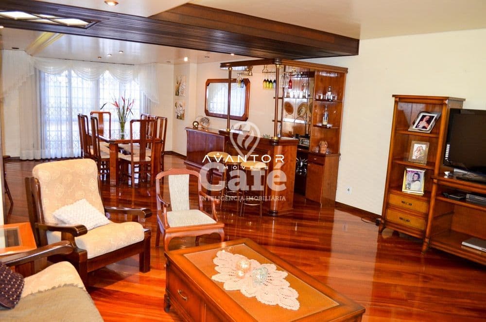 Casa em alto padrão no Bairro Nossa Senhora Medianeira — Casa com 3 quartos à venda em Nossa Senhora Medianeira, Santa Maria/RS
