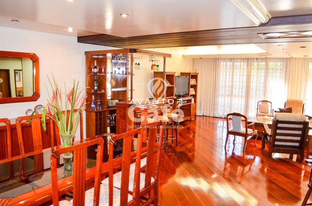 Casa em alto padrão no Bairro Nossa Senhora Medianeira — Casa com 3 quartos à venda em Nossa Senhora Medianeira, Santa Maria/RS