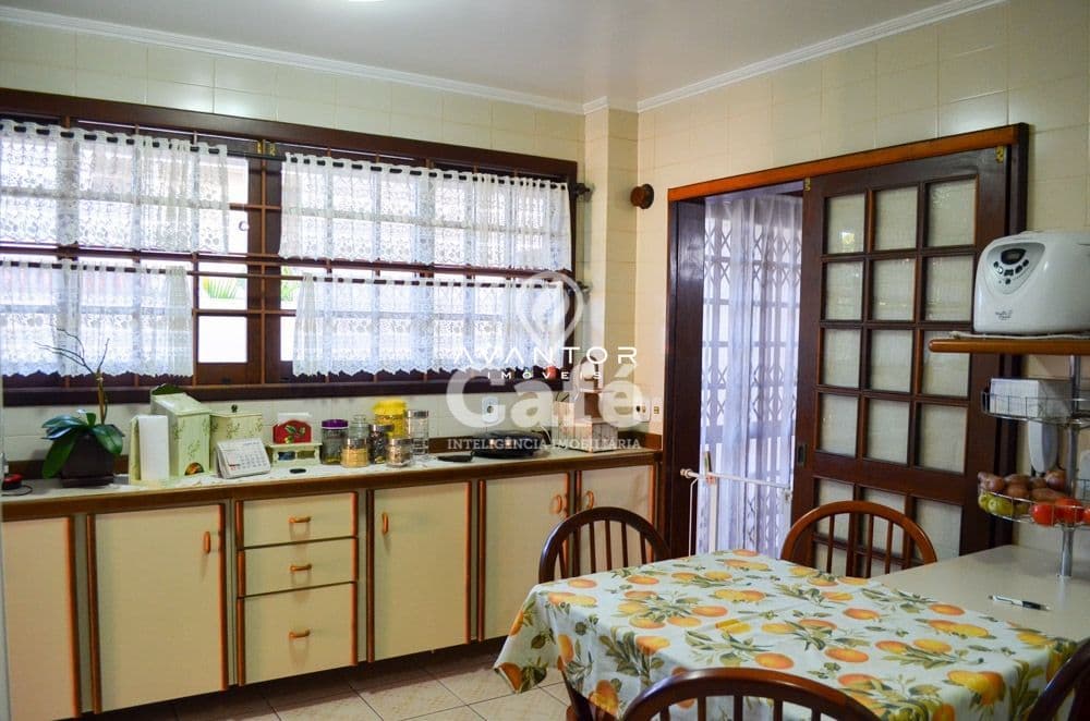 Casa em alto padrão no Bairro Nossa Senhora Medianeira — Casa com 3 quartos à venda em Nossa Senhora Medianeira, Santa Maria/RS