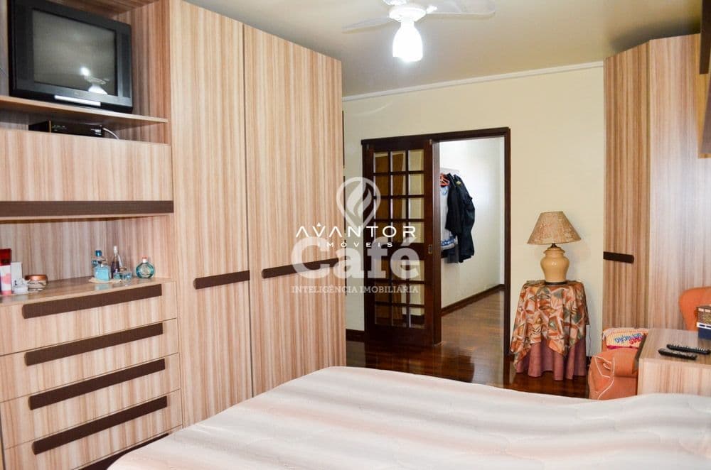 Casa em alto padrão no Bairro Nossa Senhora Medianeira — Casa com 3 quartos à venda em Nossa Senhora Medianeira, Santa Maria/RS