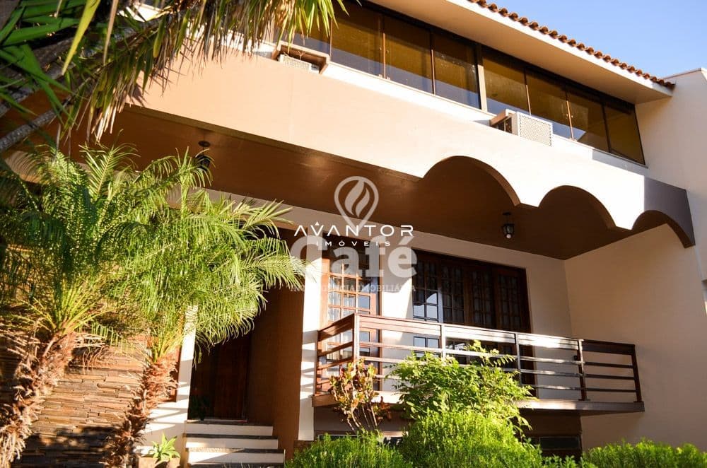 Casa em alto padrão no Bairro Nossa Senhora Medianeira — Casa com 3 quartos à venda em Nossa Senhora Medianeira, Santa Maria/RS