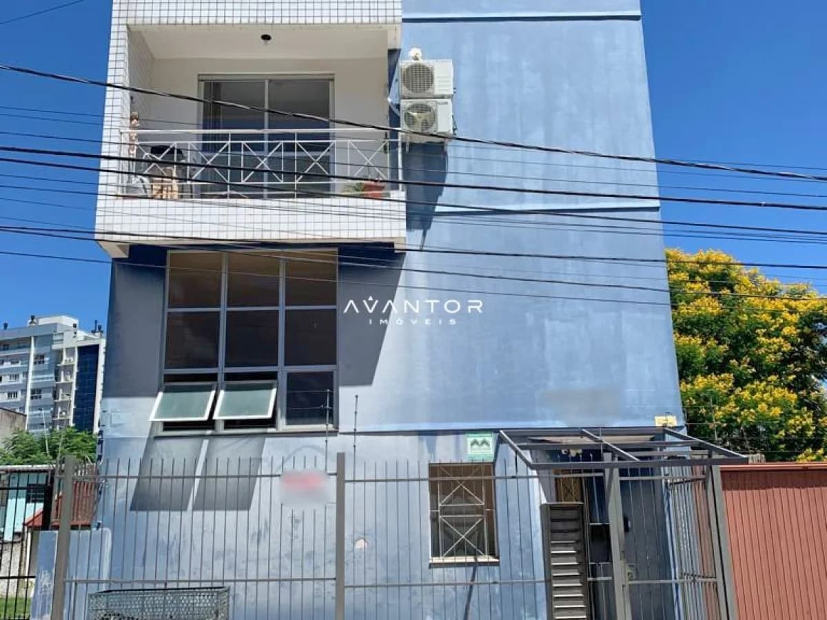 Fachada do prédio com sacada — Apartamento com 2 quartos à venda em Menino Jesus, Santa Maria/RS