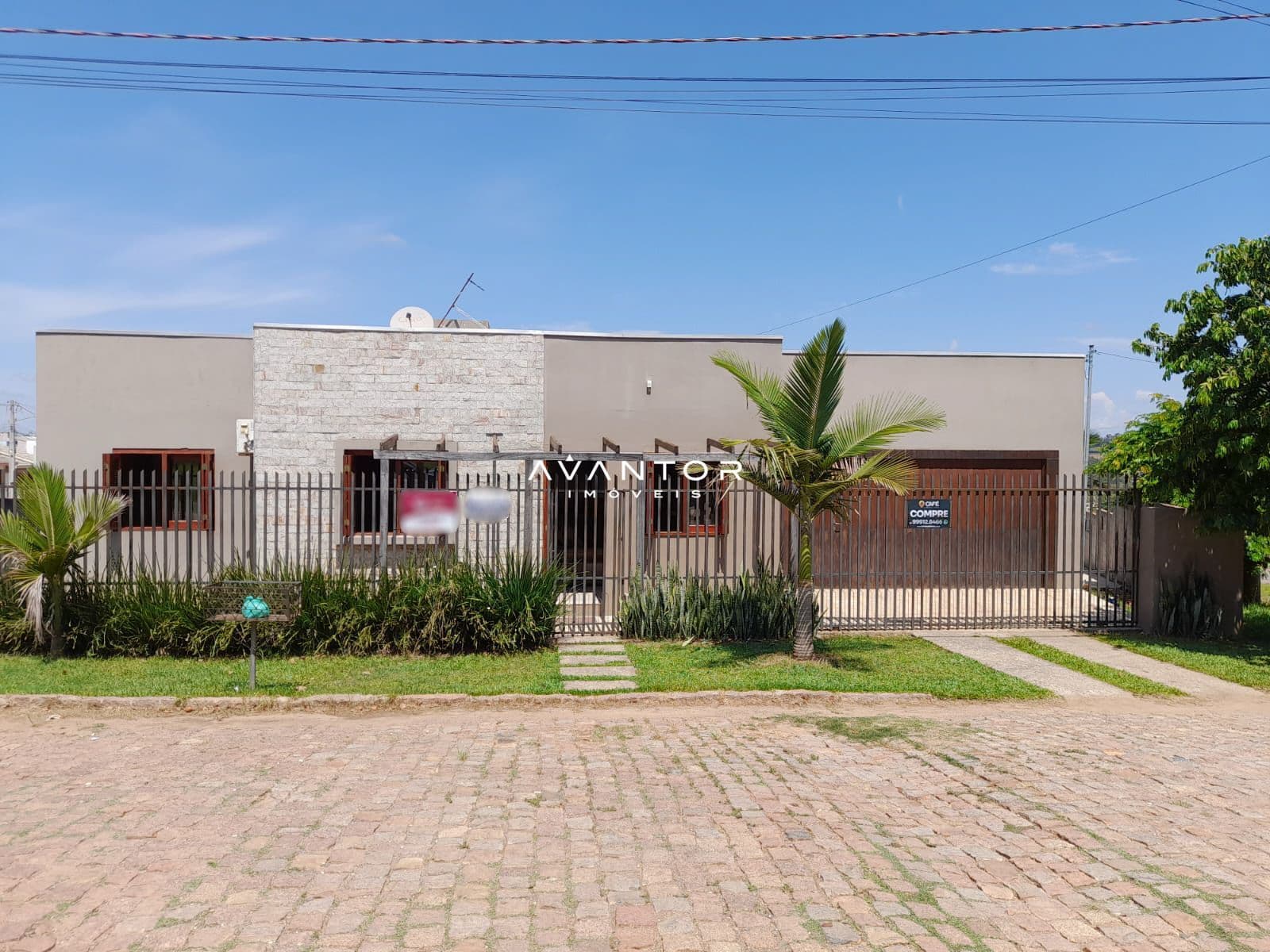 Fachada da casa com portão — Casa com 3 quartos à venda em Tatsch, São Sepé/RS
